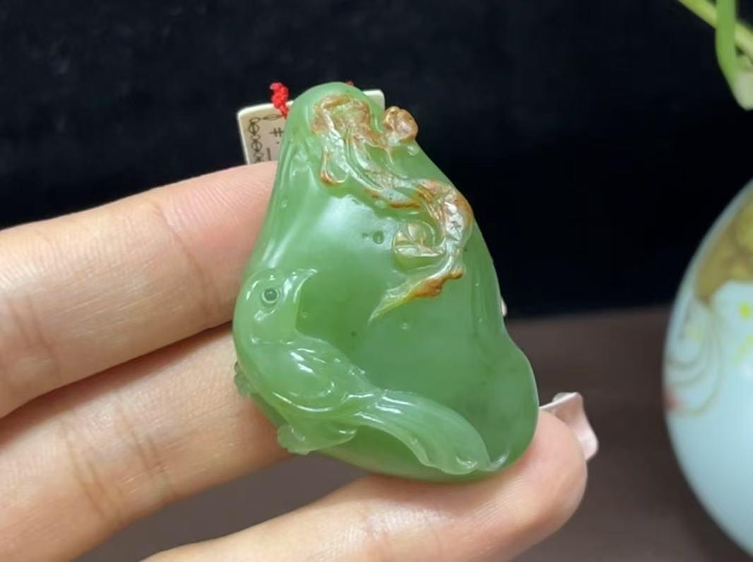 和田玉苹果绿碧玉喜上眉梢（28.3g）