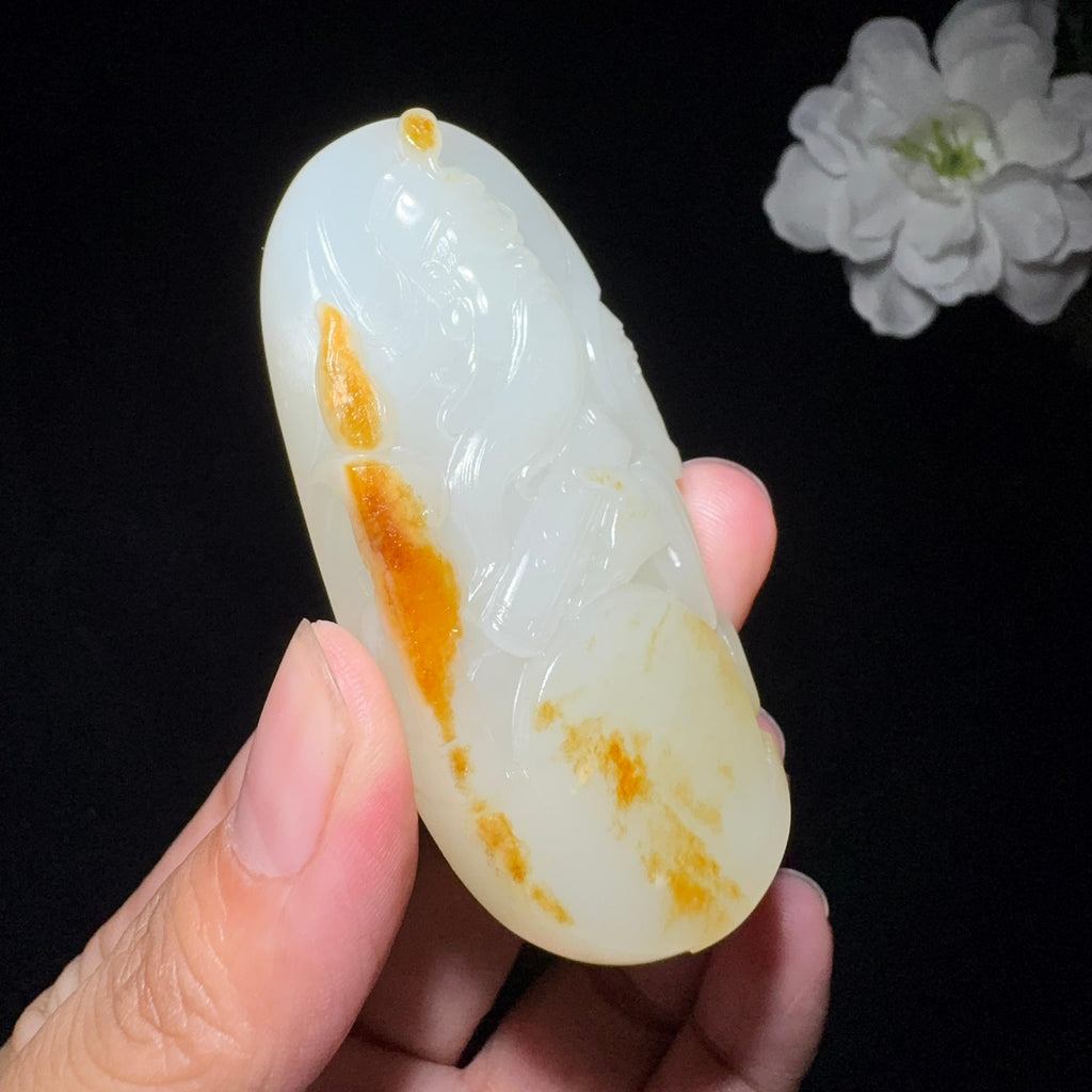 高品质和田玉籽料关公（52.4g）