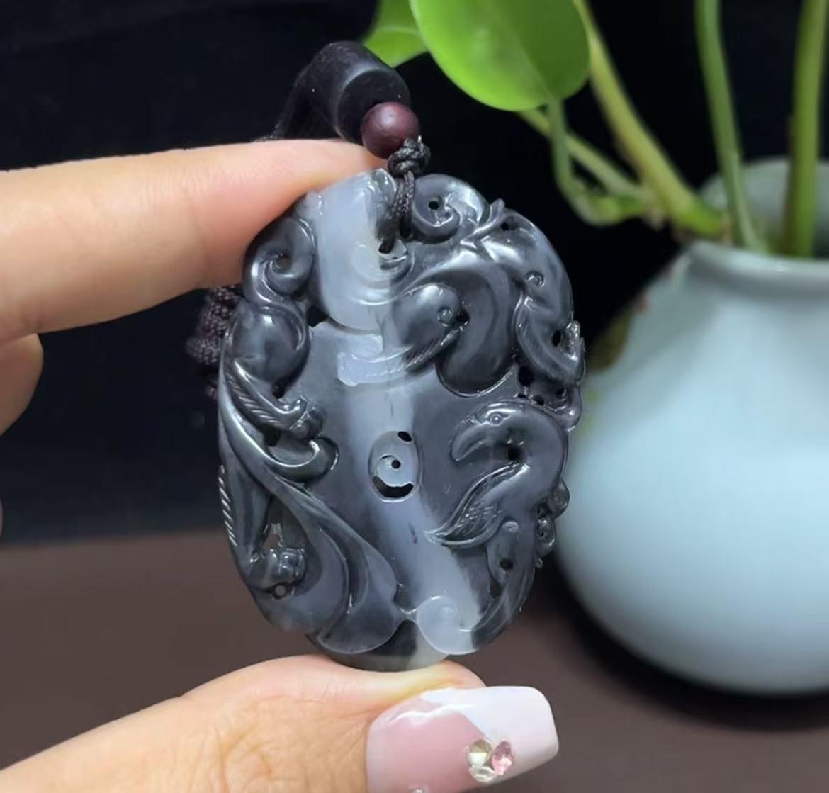 和田玉黑白分明聚墨青花仿古龙凤牌（14.2g）
