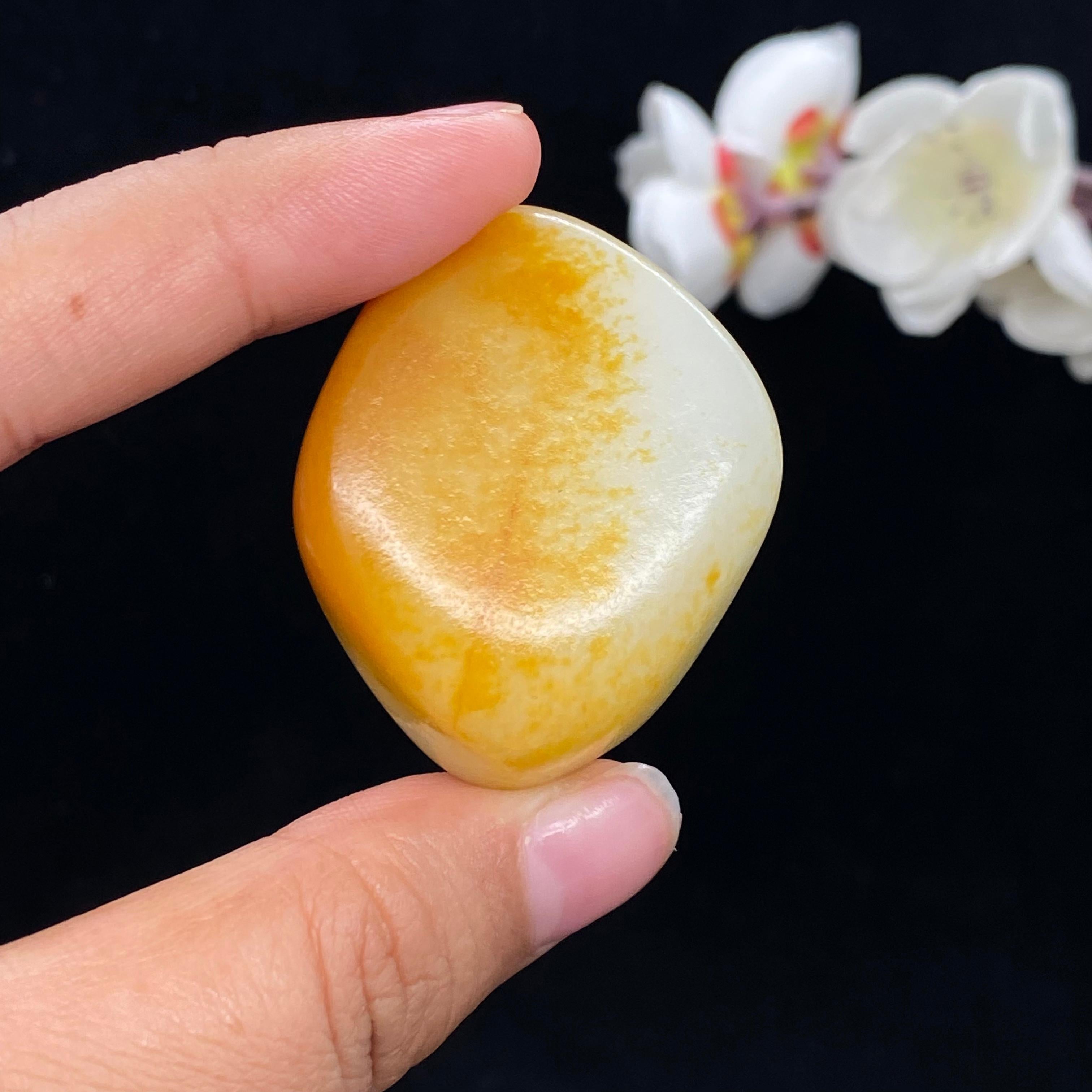 和田玉聚黄皮籽料挂件（45.2g）