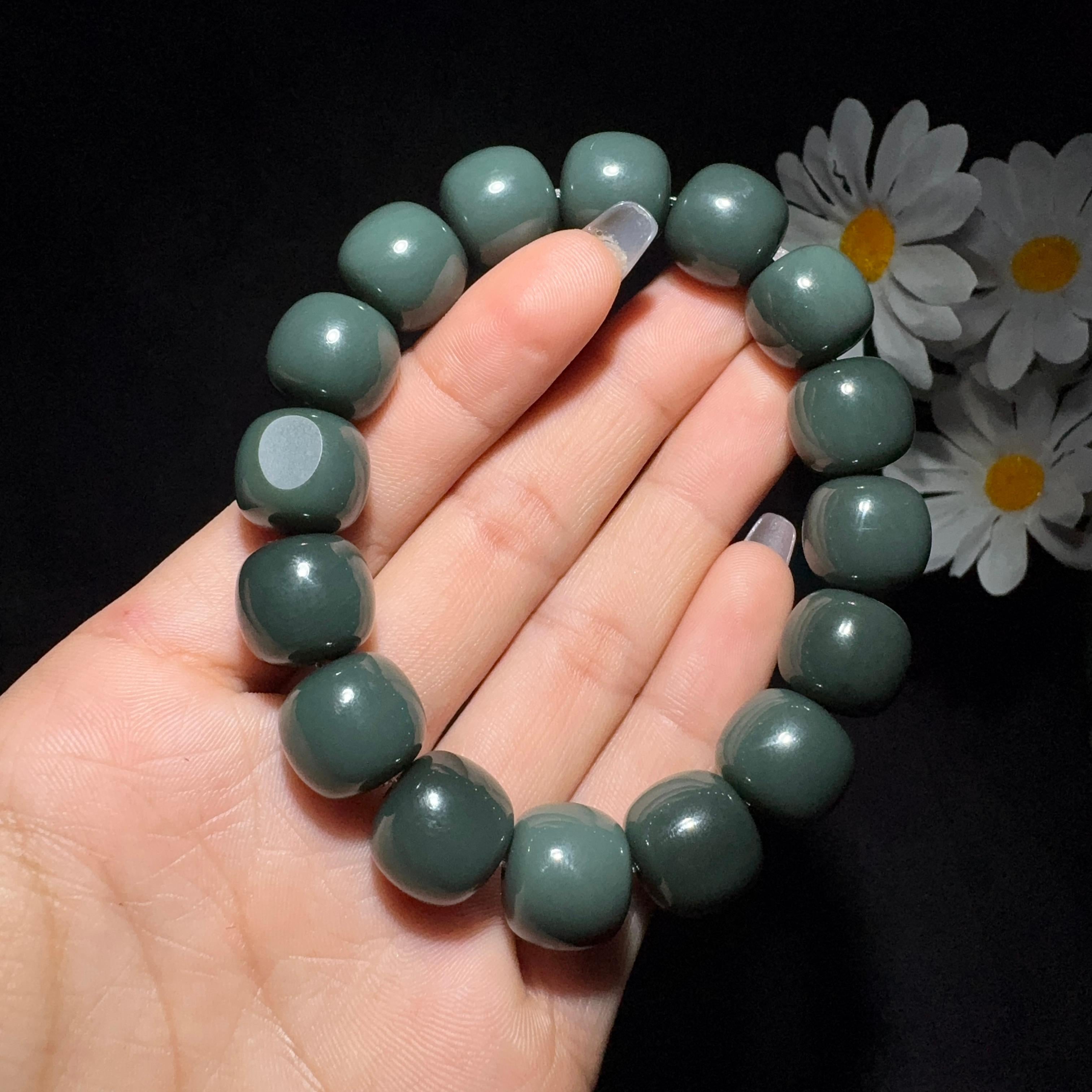 和田玉籽料沙枣青老型珠手串（75.3g）