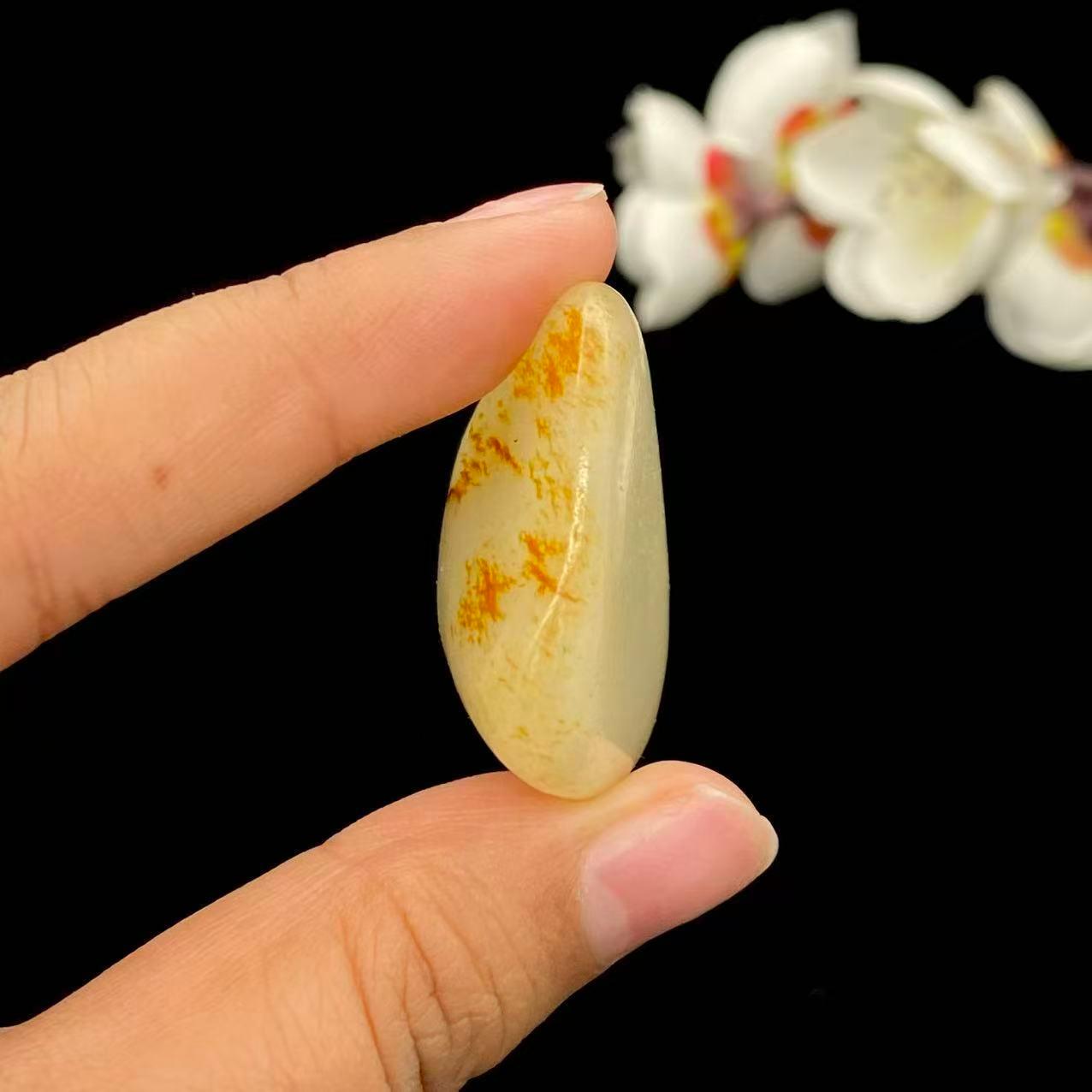 和田玉洒红皮籽料挂件（26.4g）