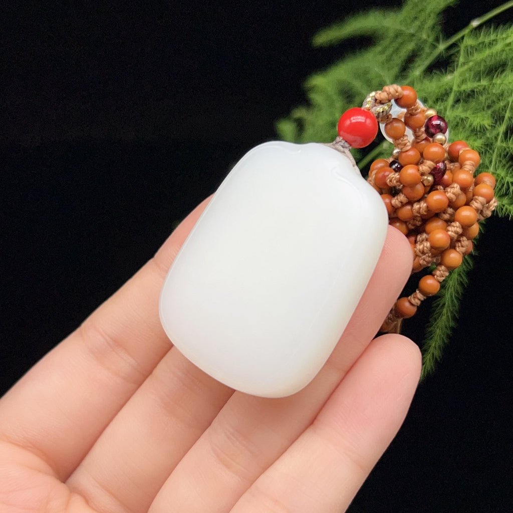 和田玉羊脂白玉苹果牌平安无事牌（33.7g）