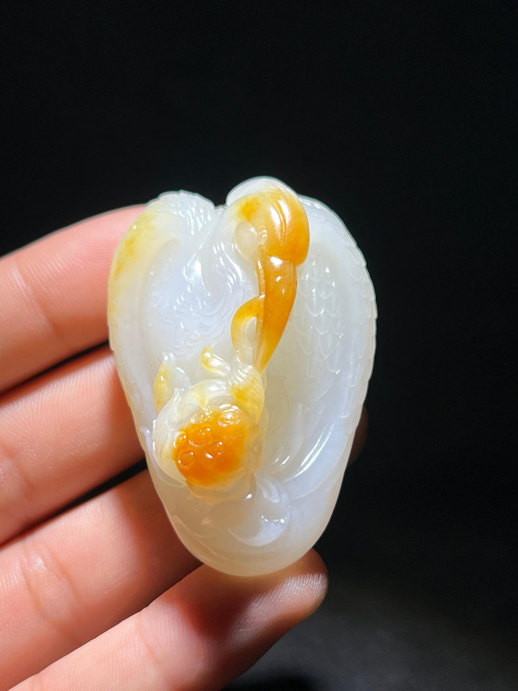 和田玉籽料仙鹤衔莲（56.4g）
