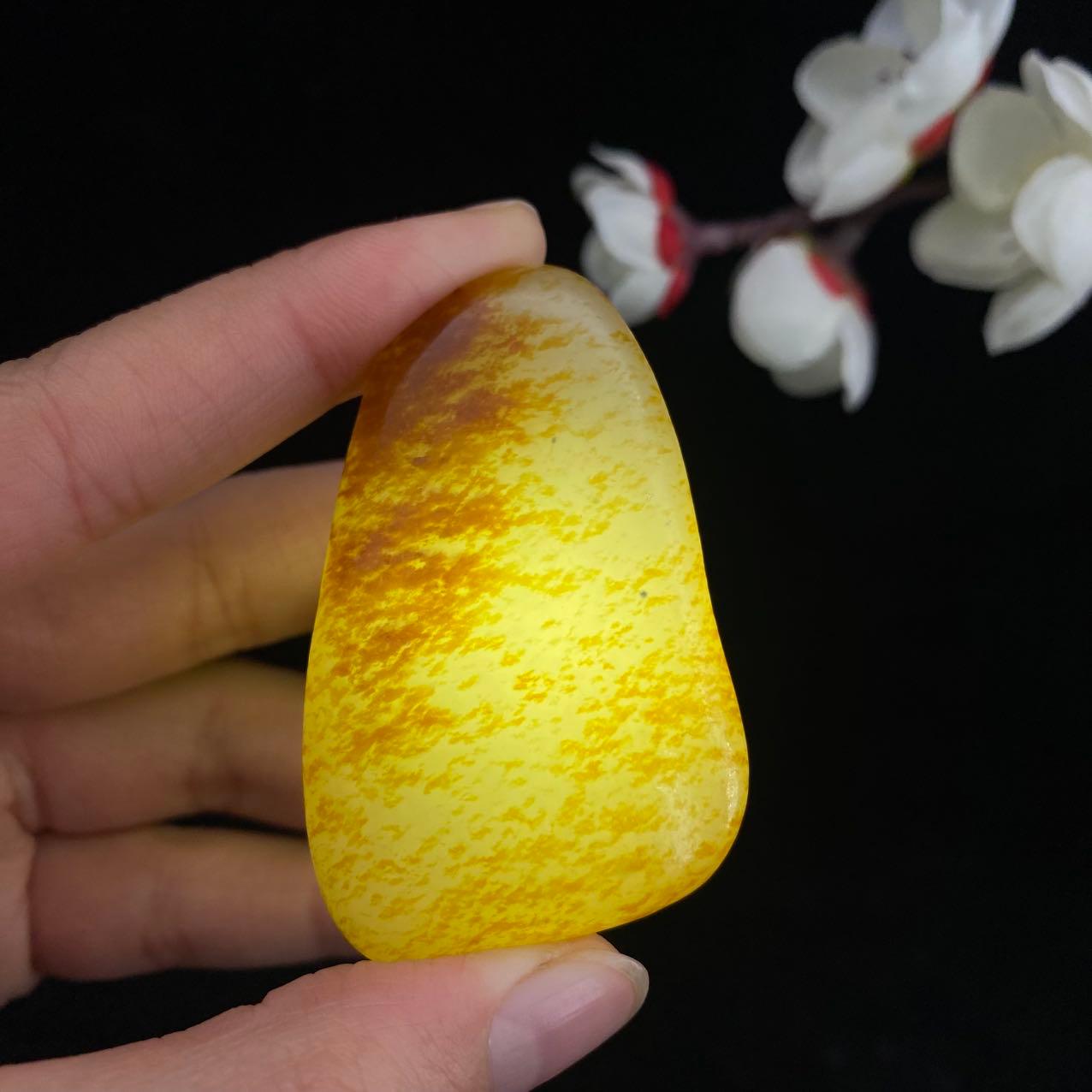 和田玉聚红皮籽料原石（48.6g）