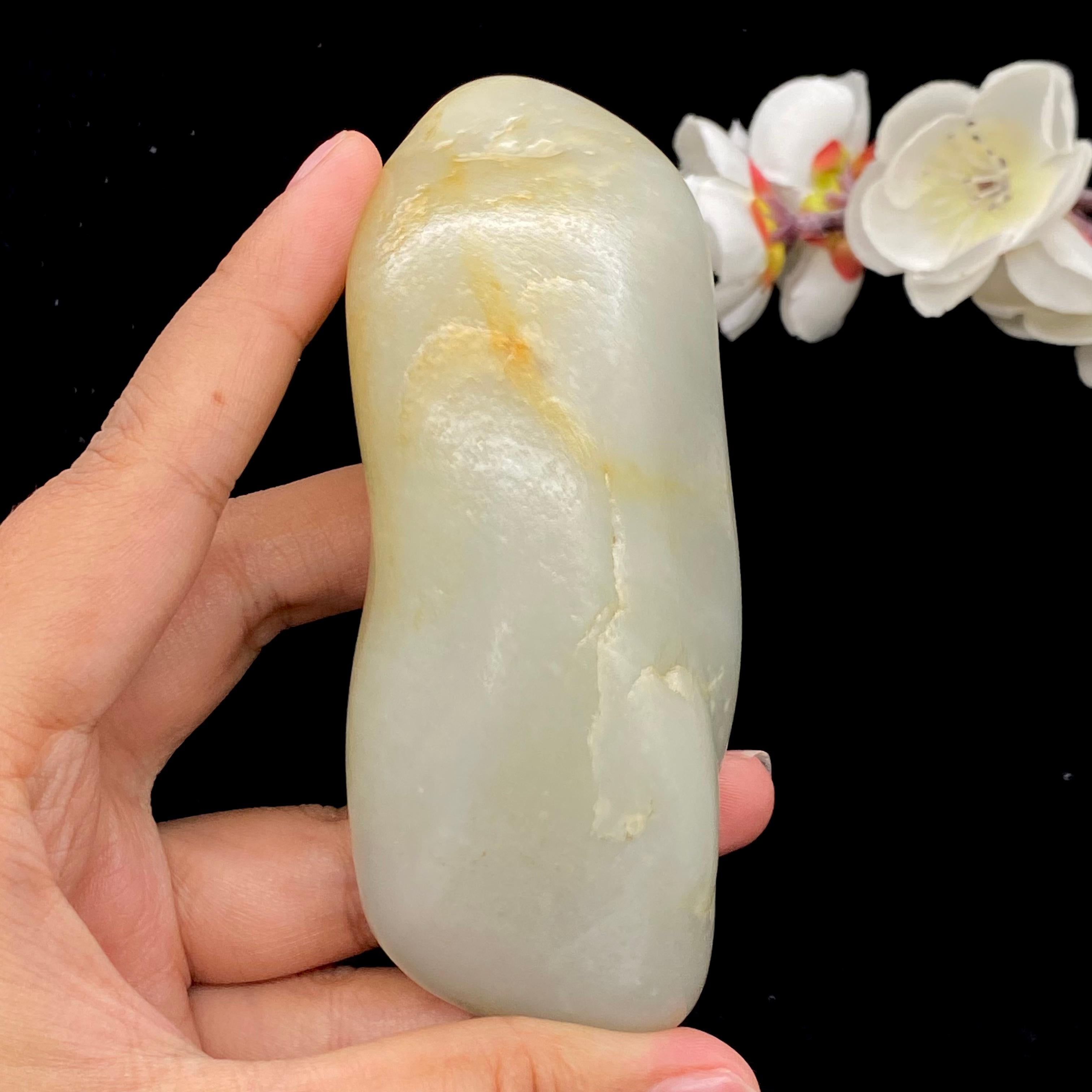 和田玉青白玉带洒金皮籽料手把件（251.9g）