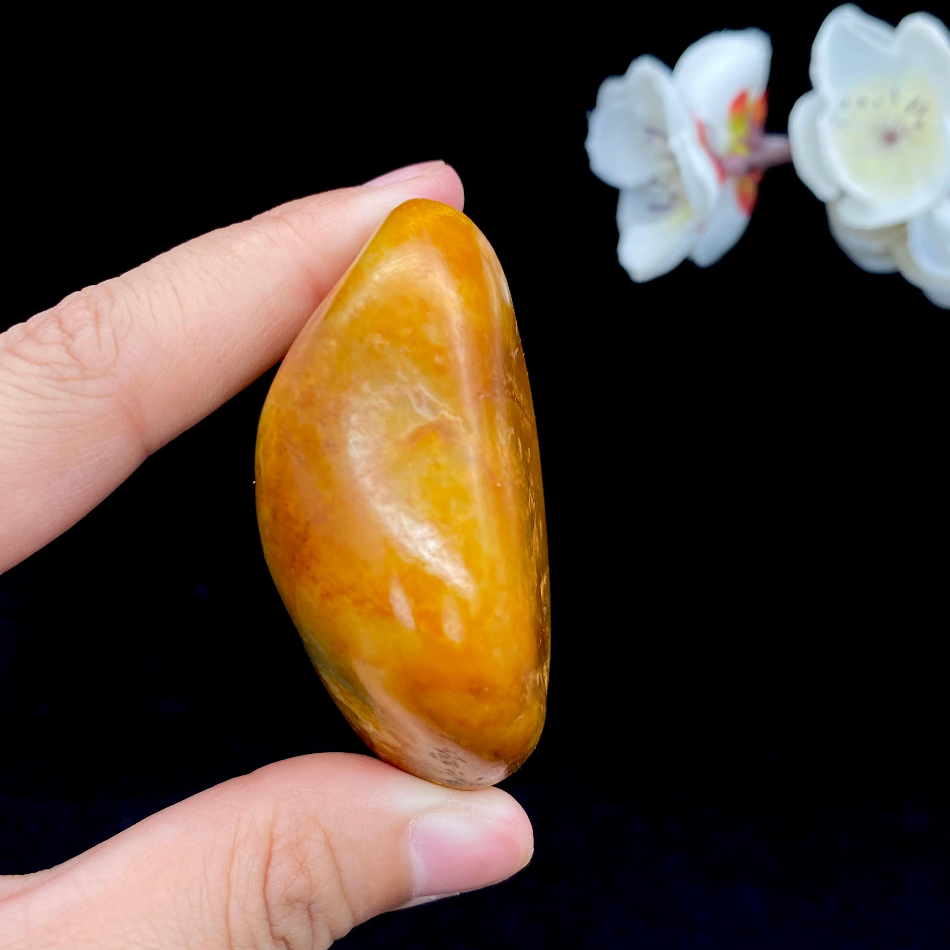 和田玉黄沁皮籽料原石（110.2g）