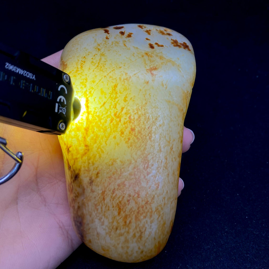 和田玉洒红皮籽料原石（589.5g）