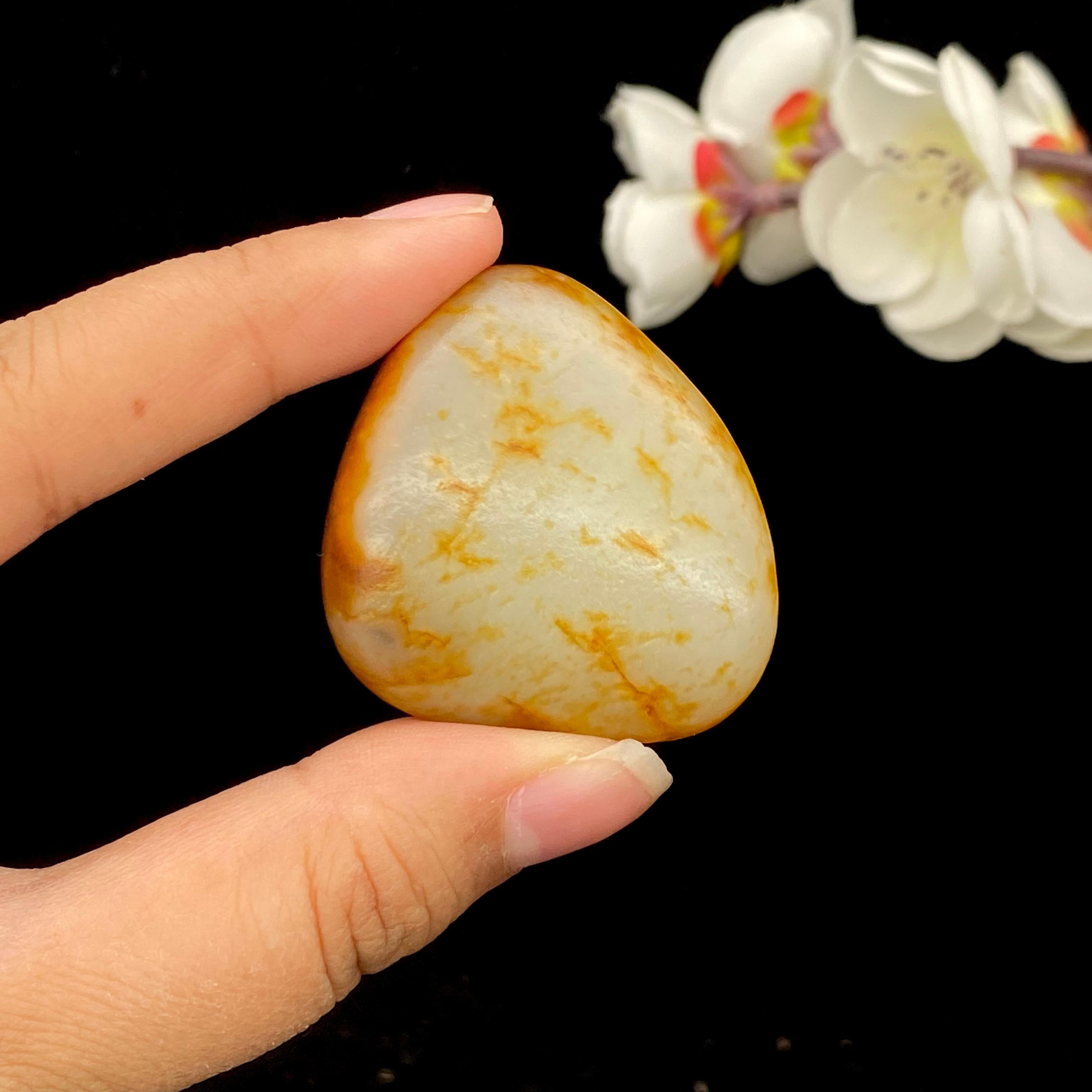 和田玉聚红皮籽料挂件（37.4g）