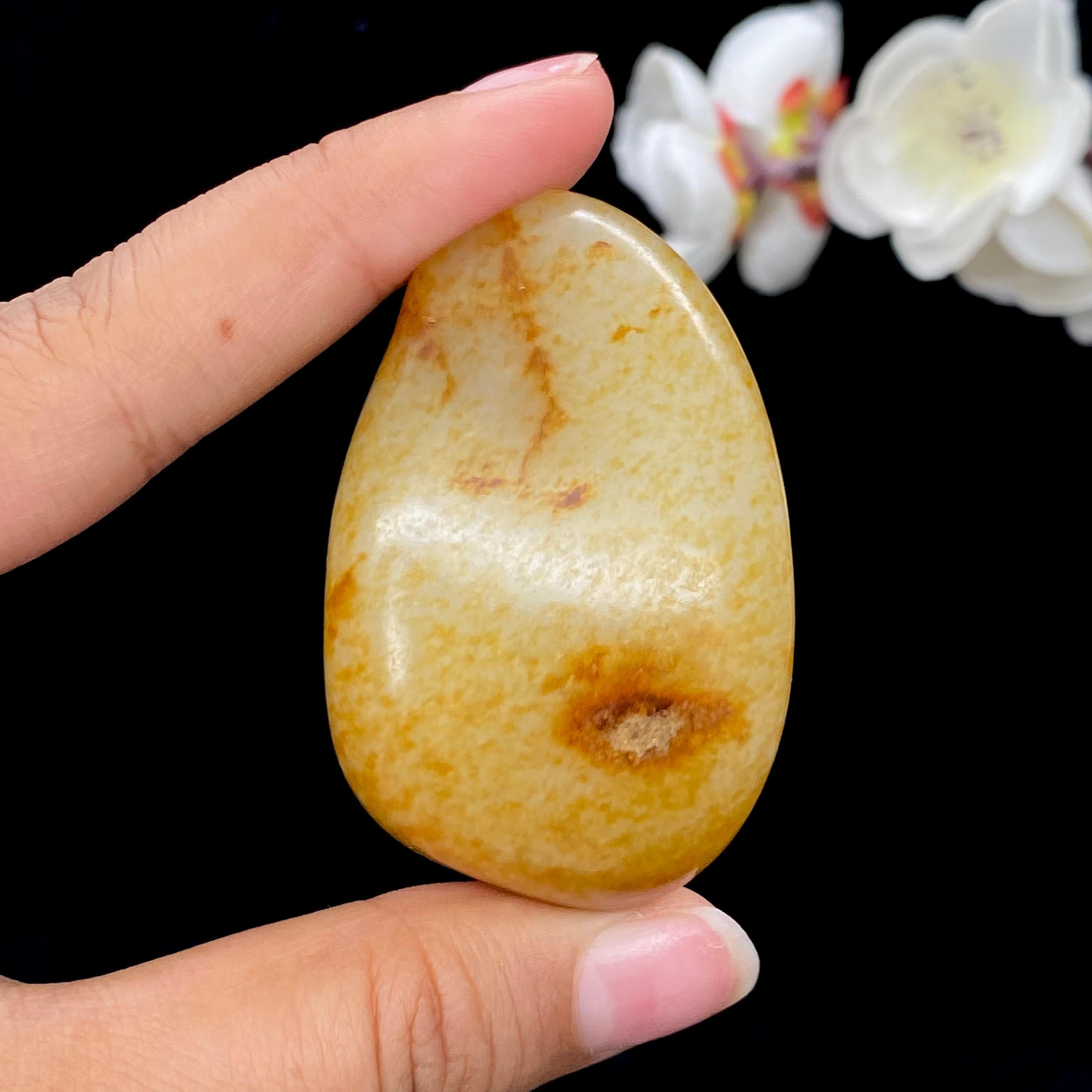 和田玉洒红皮籽料手把件（86.8g）