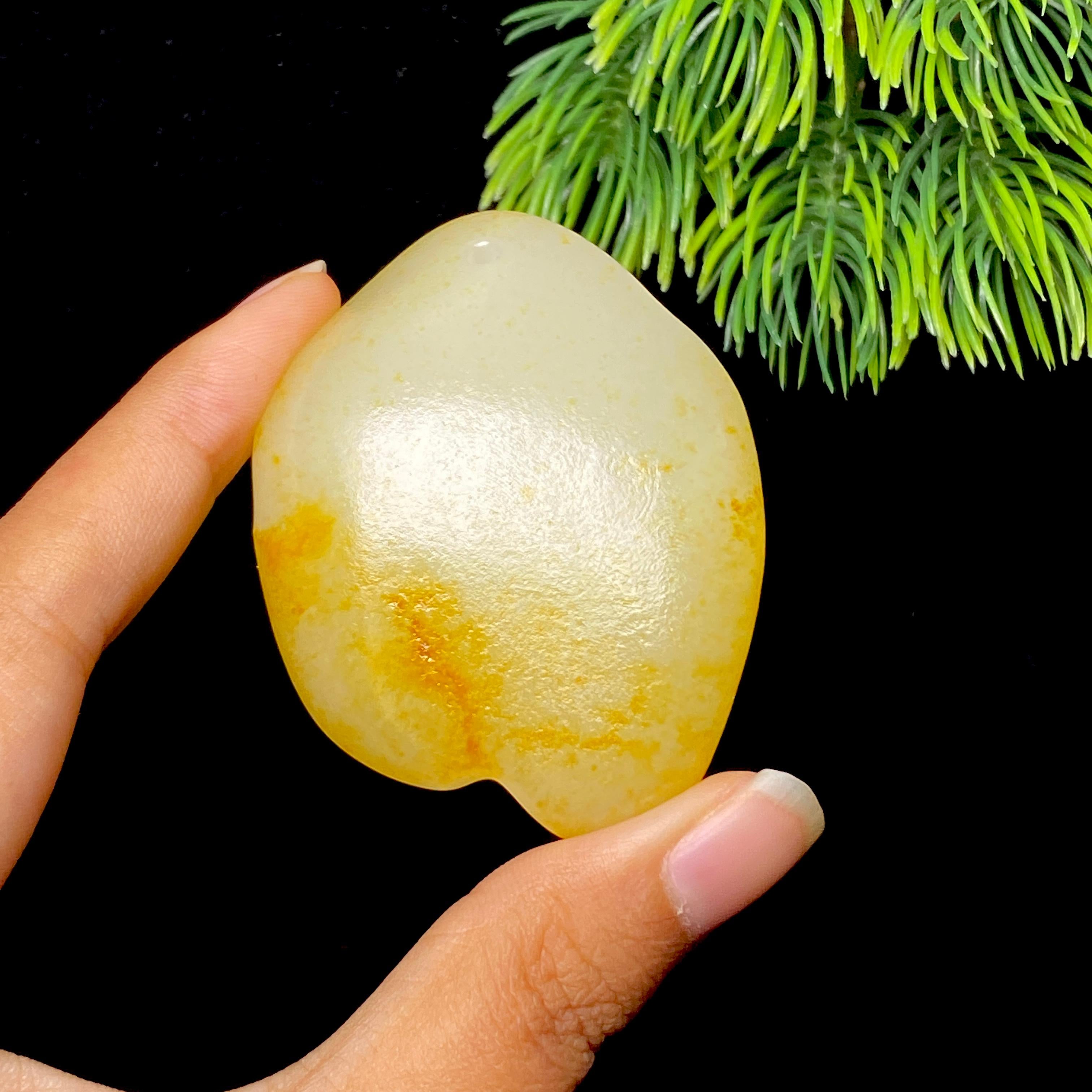 和田玉籽料随形挂件（76.9g）