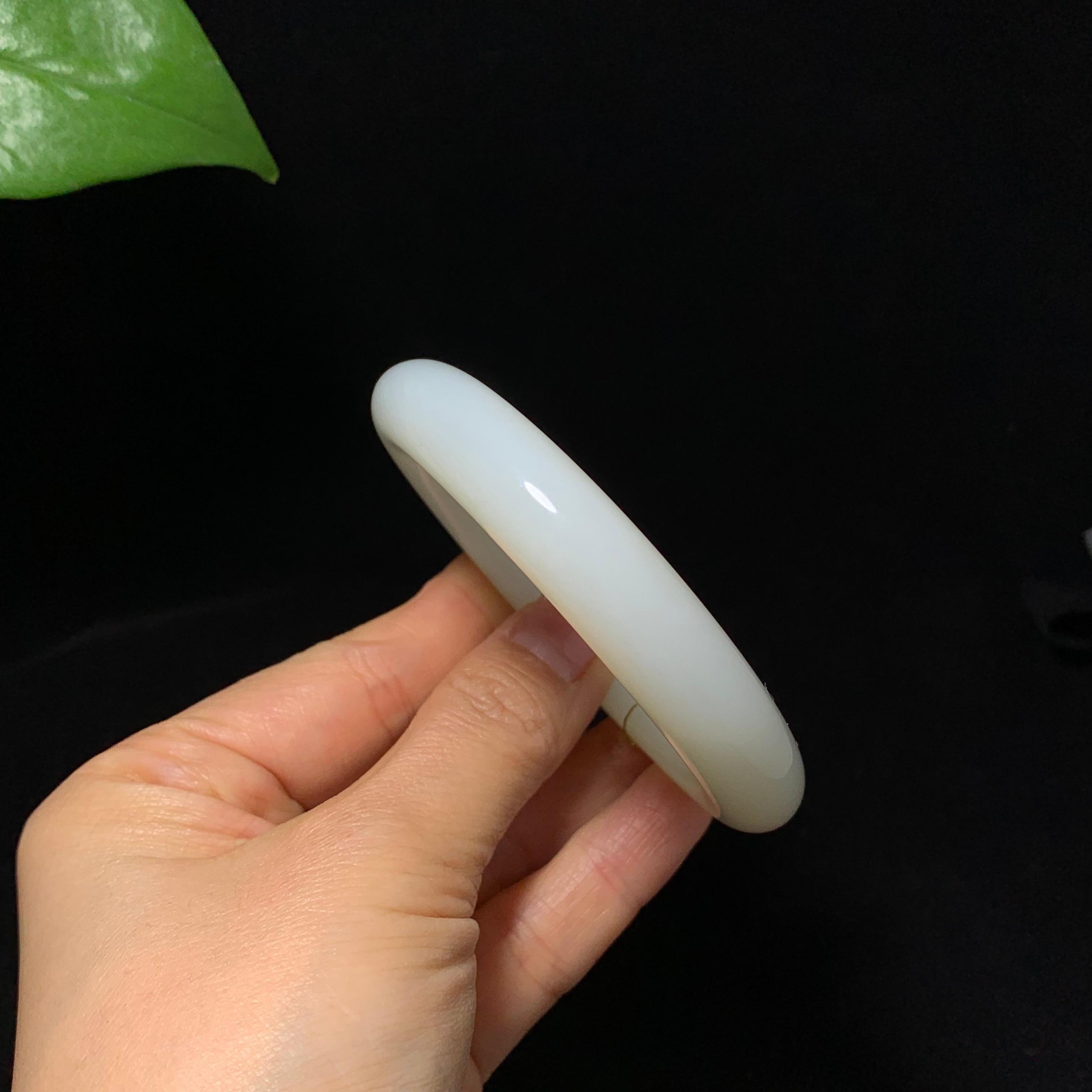 高品质和田山料羊脂白玉手鐲（62.3g）