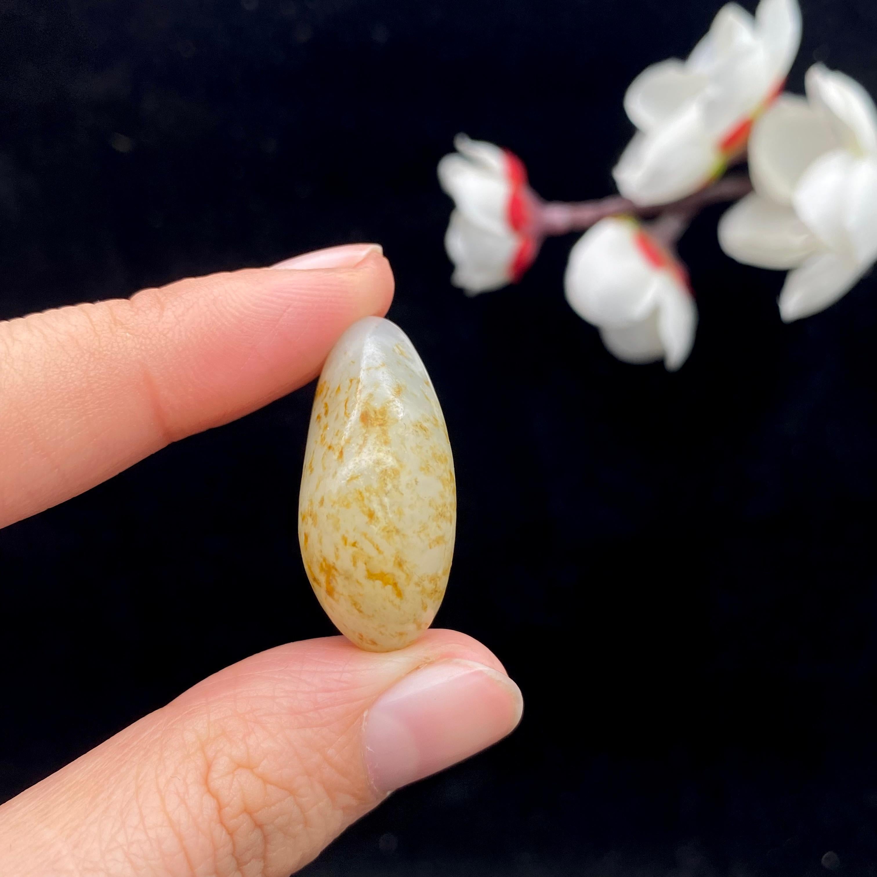 【超值推荐】和田玉洒金皮籽料原石（8.9g）