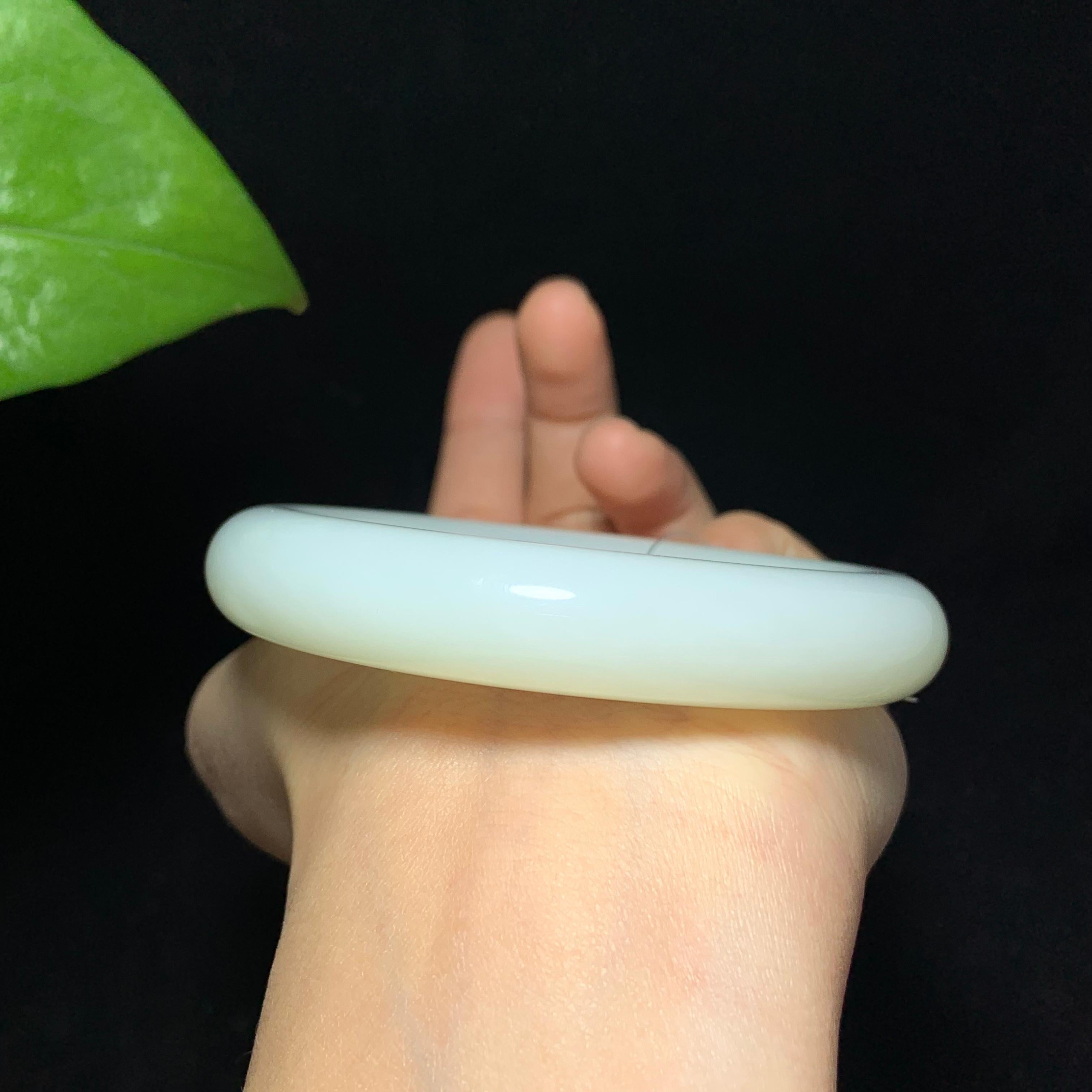 收藏级和田山料羊脂白玉手镯（76.7g）