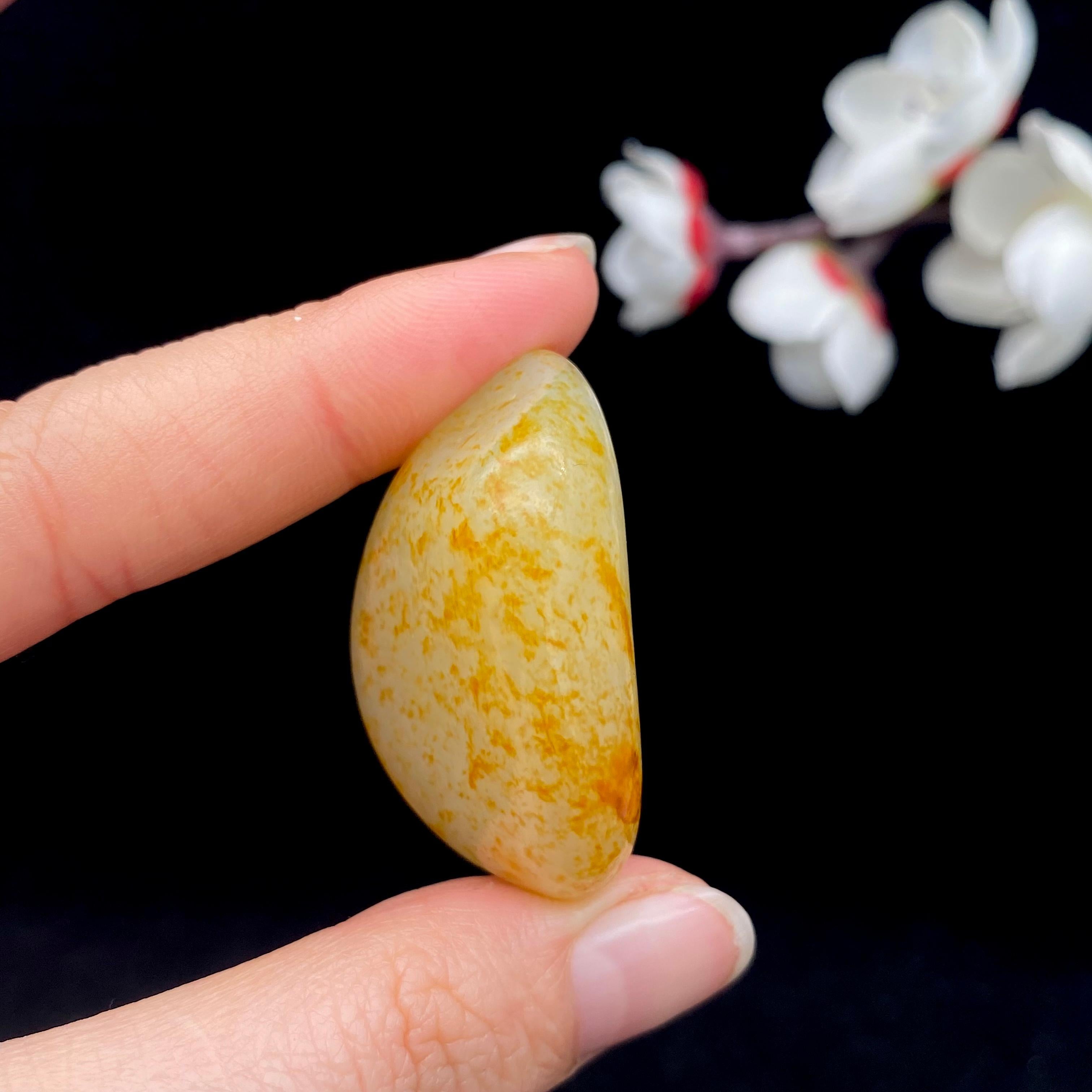 和田玉满洒金皮籽料（28.5g）