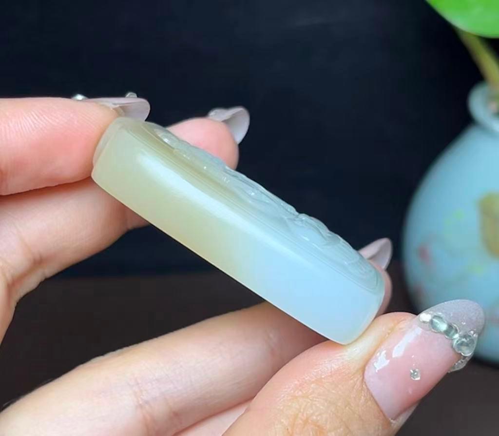 新疆和田玉且末糖羊脂玉虚空藏菩萨（44.8g）