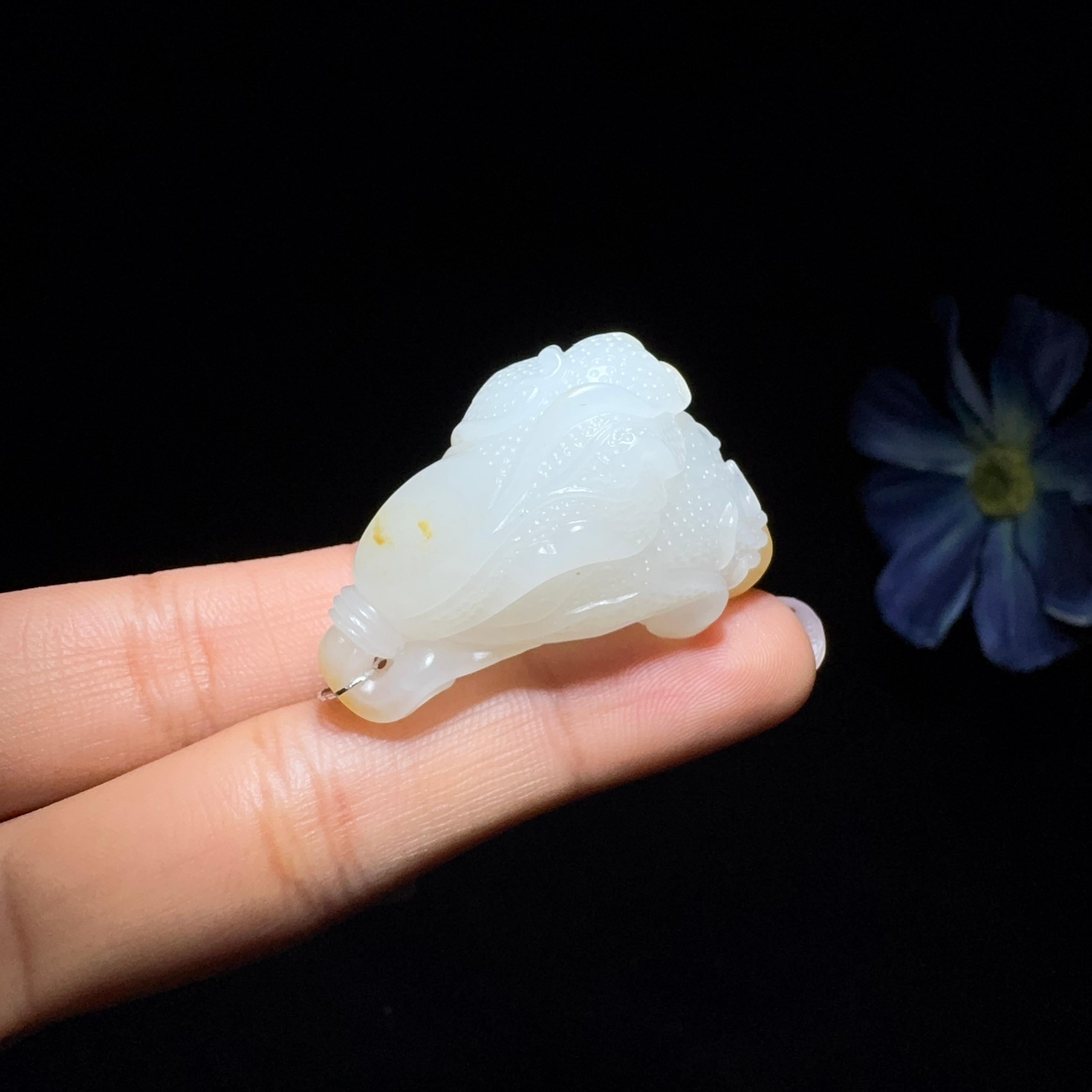 和田玉籽料玉白菜挂件（22.4g）