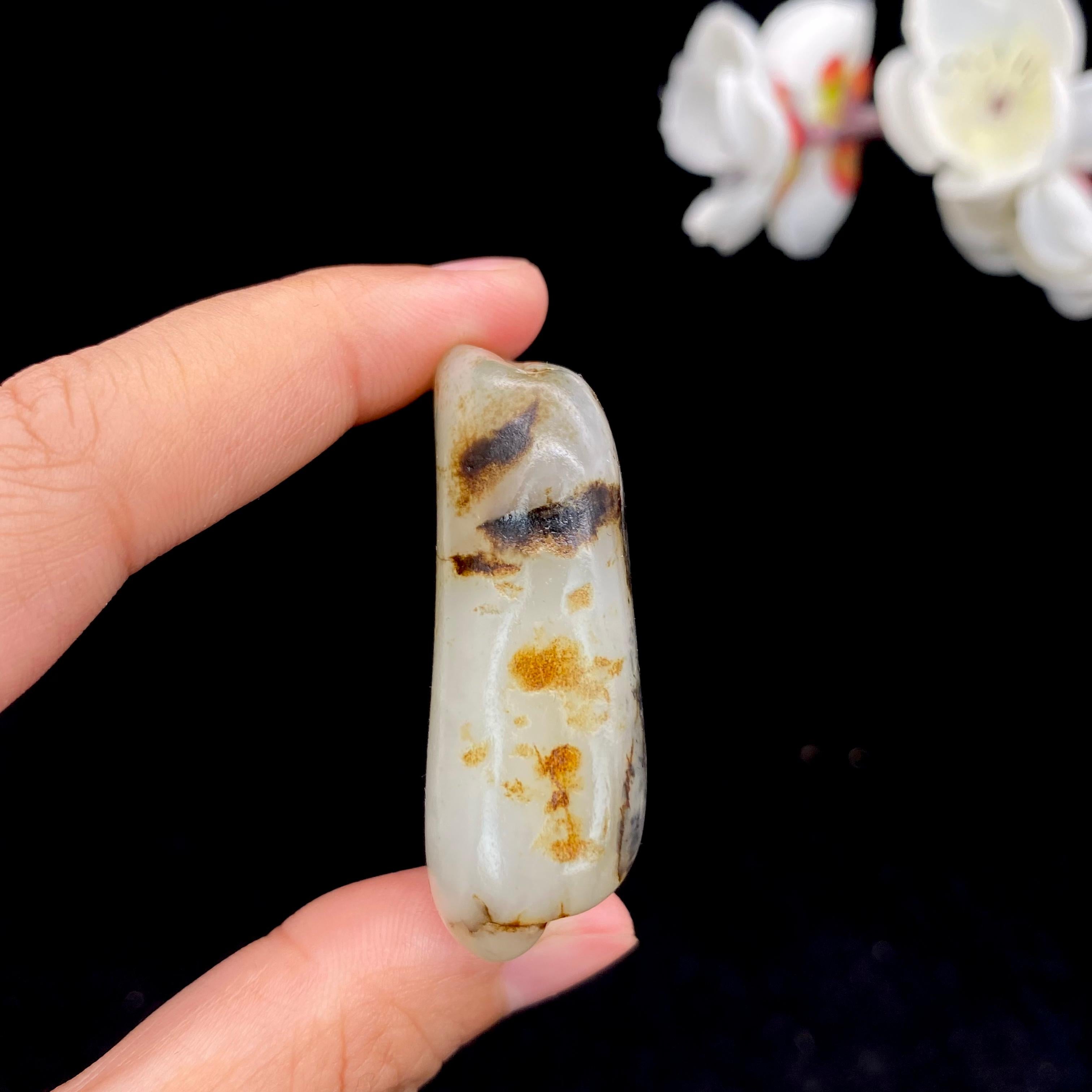 和田玉秋梨皮籽料原石（37.7g）