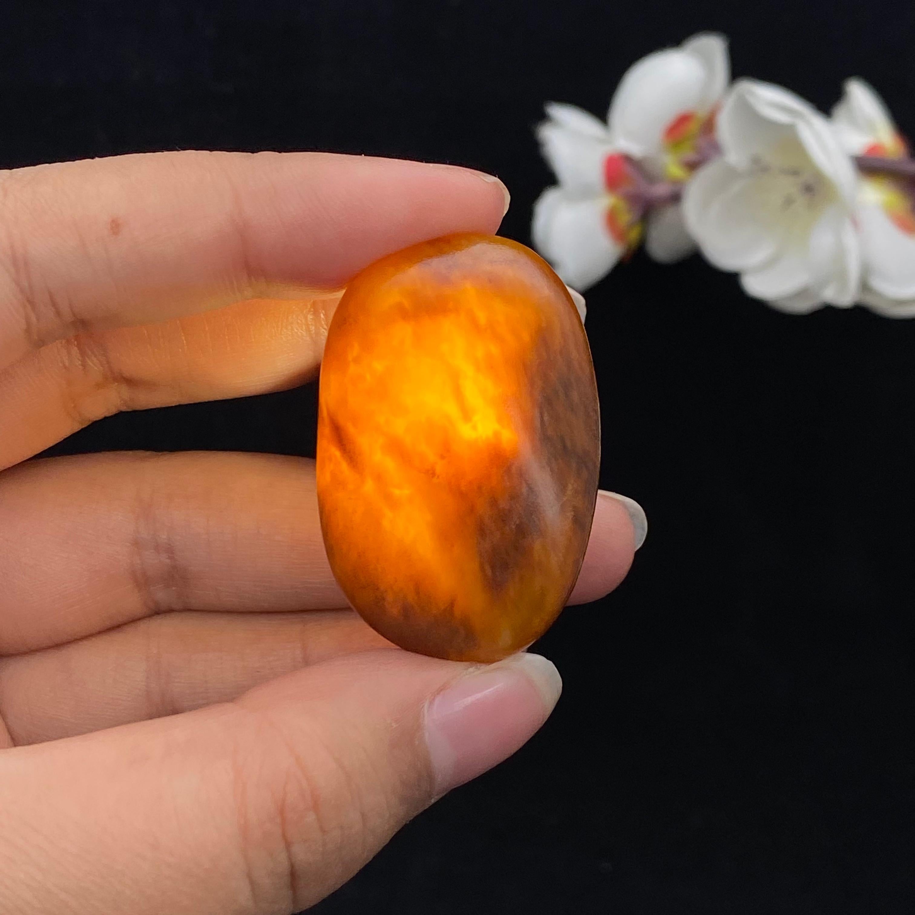 和田玉黄沁皮籽料挂件（21.2g）