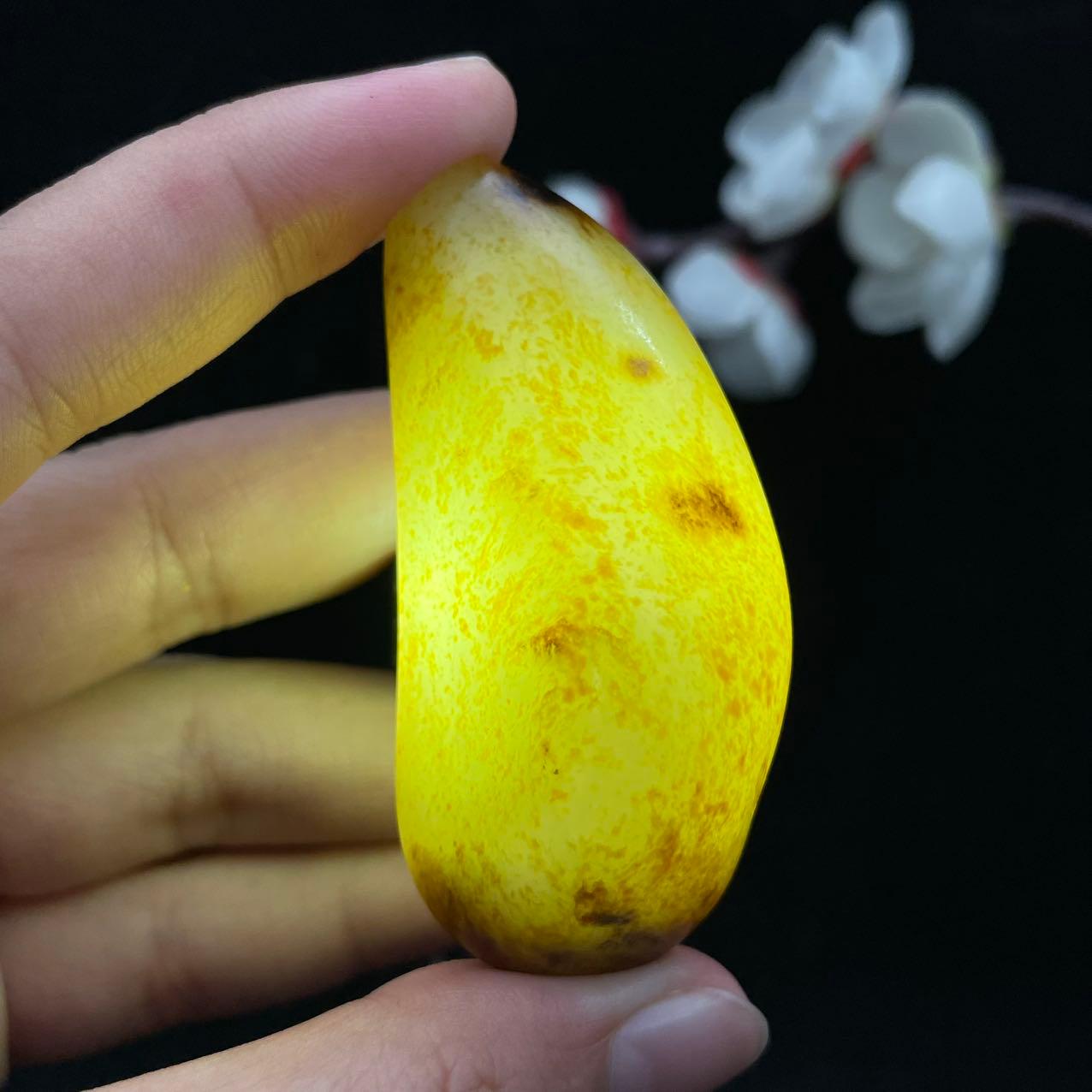 和田玉洒金皮籽料大挂件（52.4g）