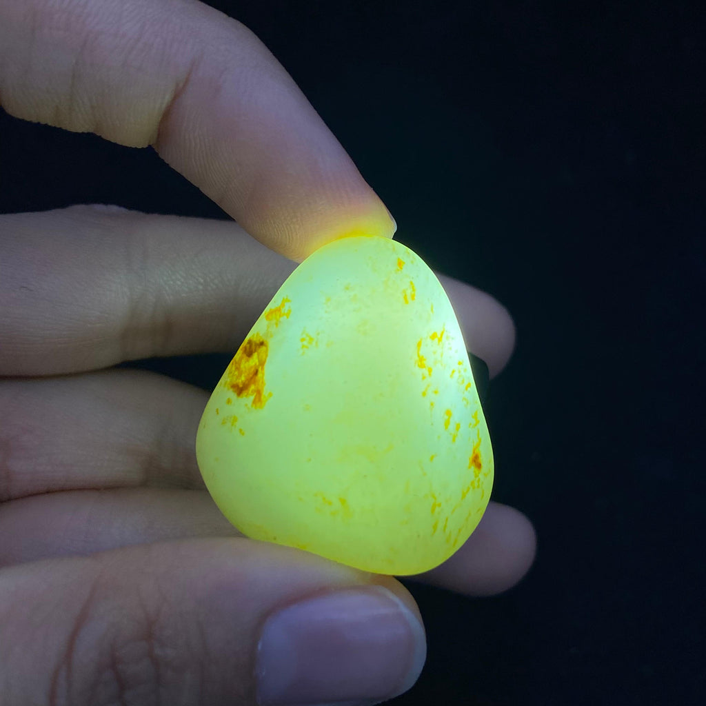 【超值推荐】和田玉洒金皮籽料原石（18.4g）