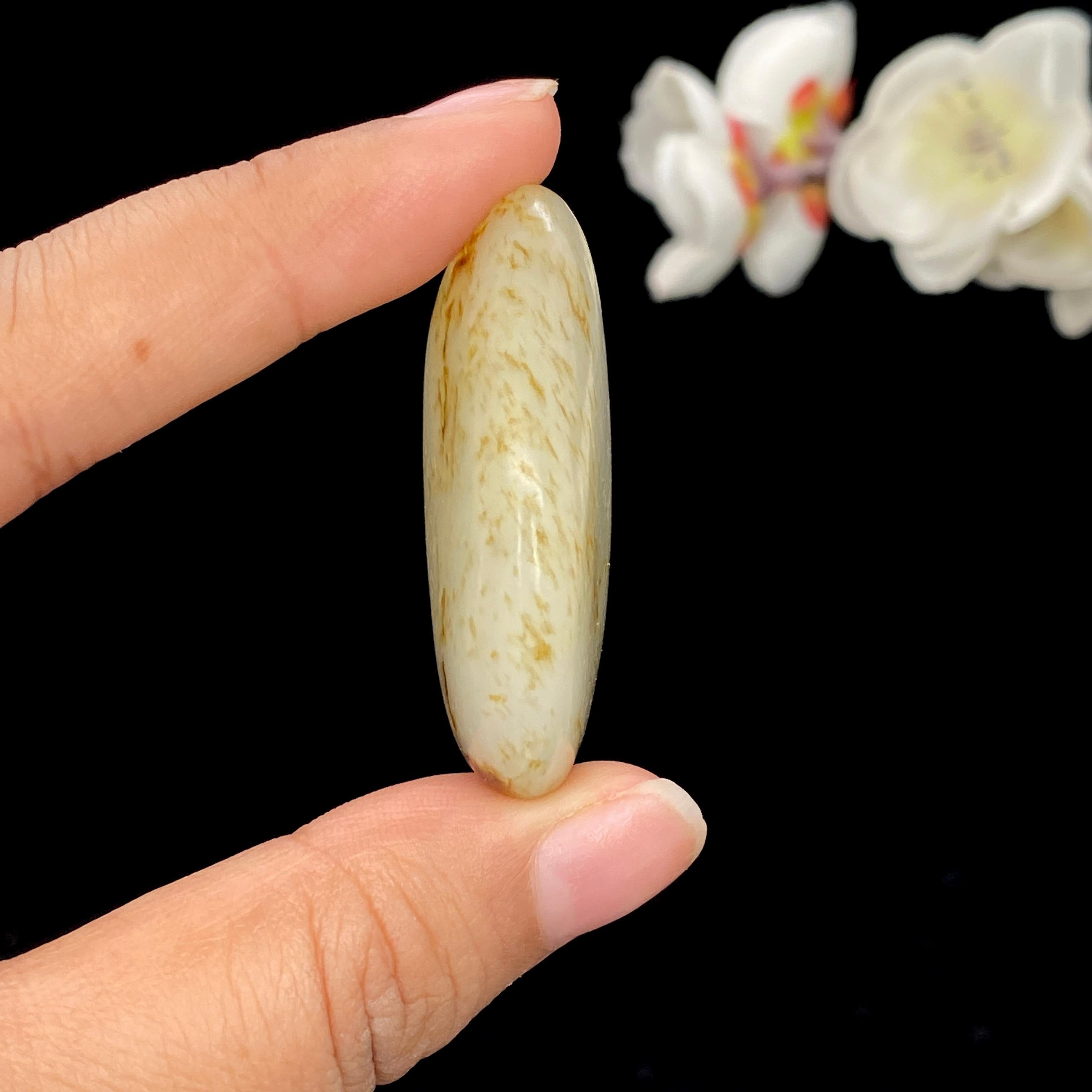 和田玉秋梨皮籽料挂件（32.7g）