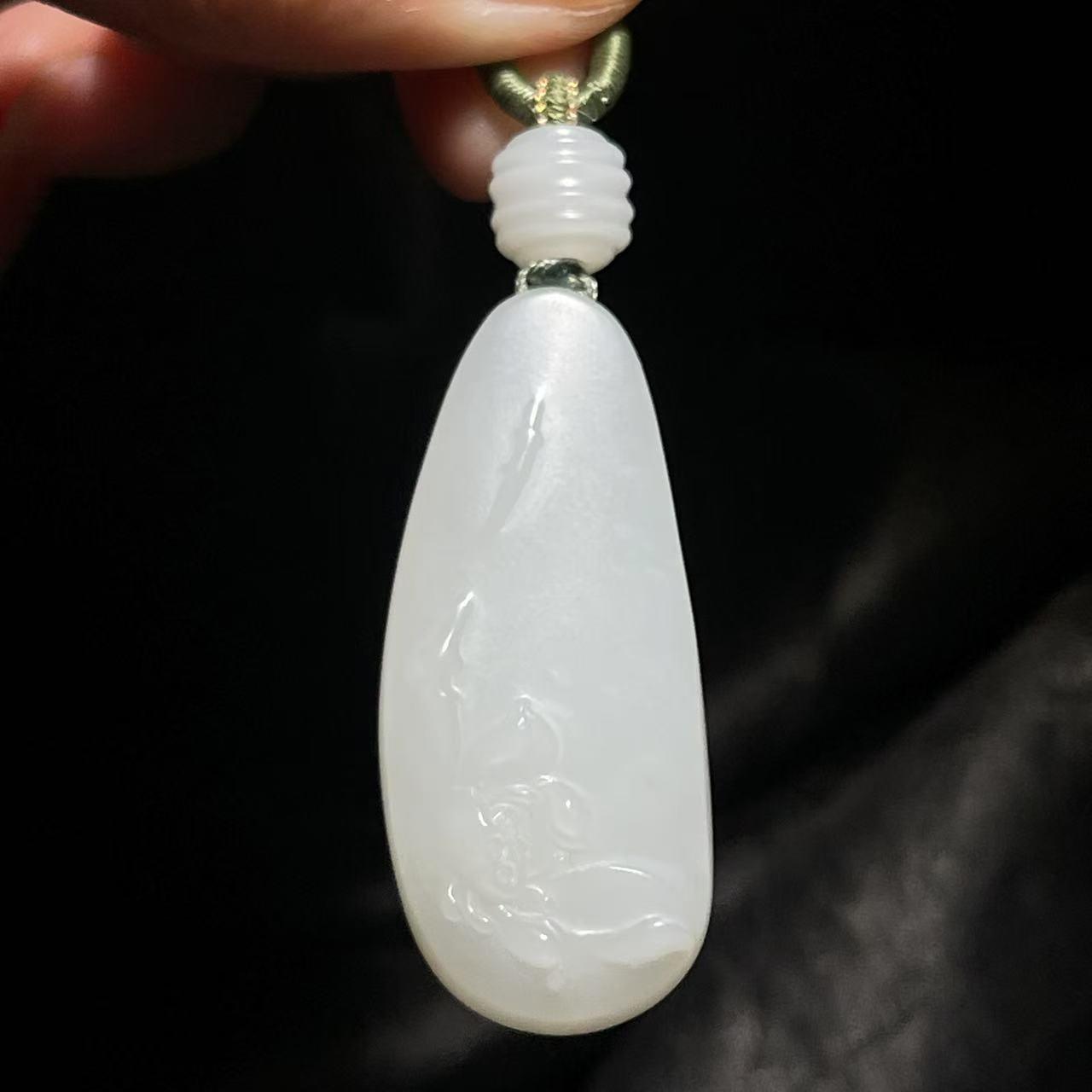 和田玉且末米达料莲花牌（12.7g）