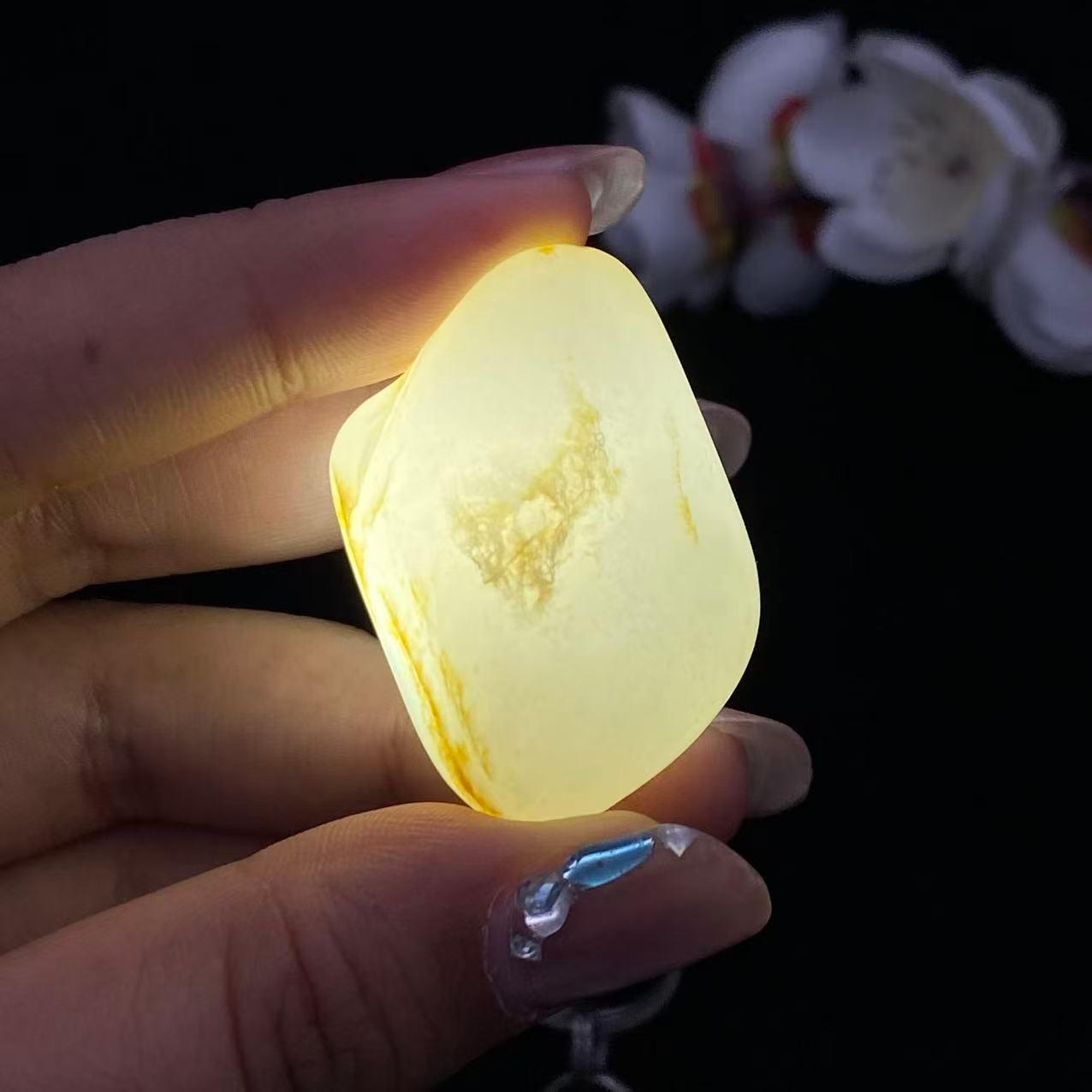 和田玉洒金皮籽料挂件（27.4g）