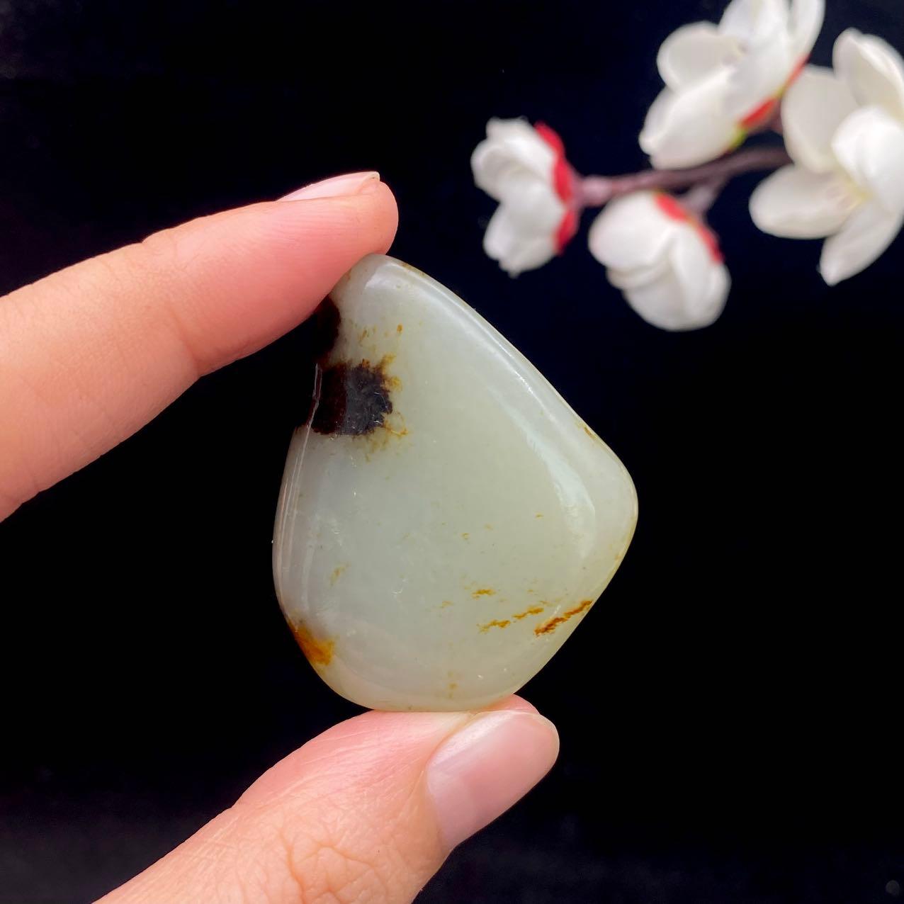 和田玉黑皮籽料原石（29.1g）