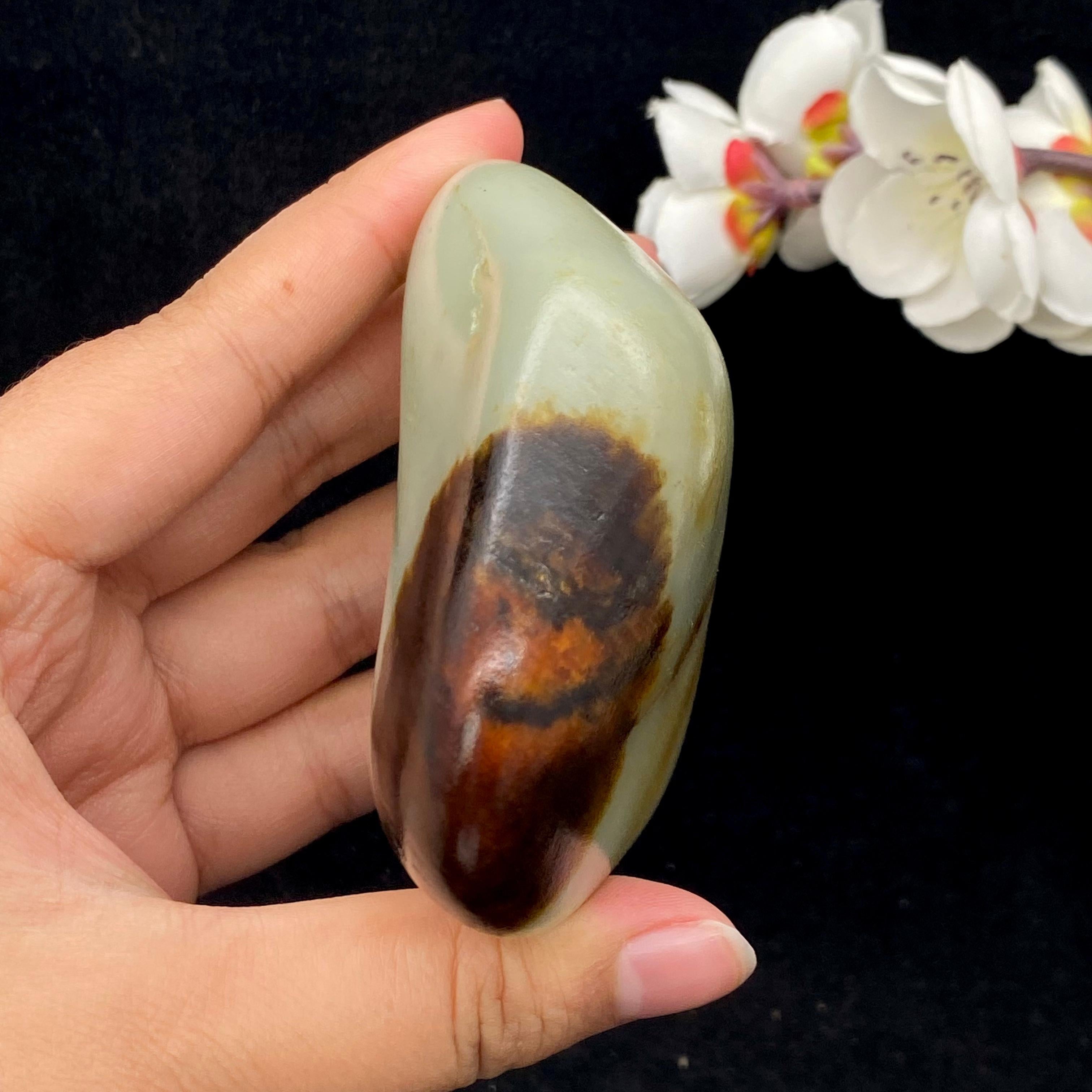 和田玉秋梨黑皮籽料（285.1g）