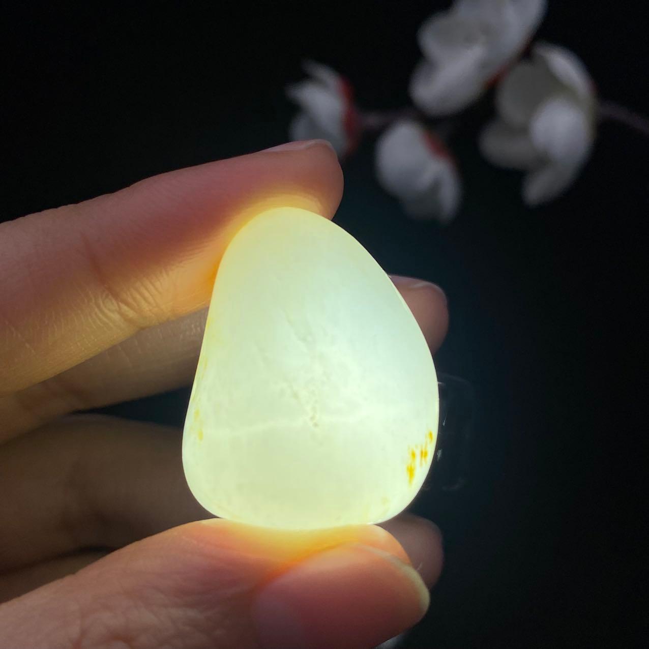 和田玉洒金皮籽料（13.9g）