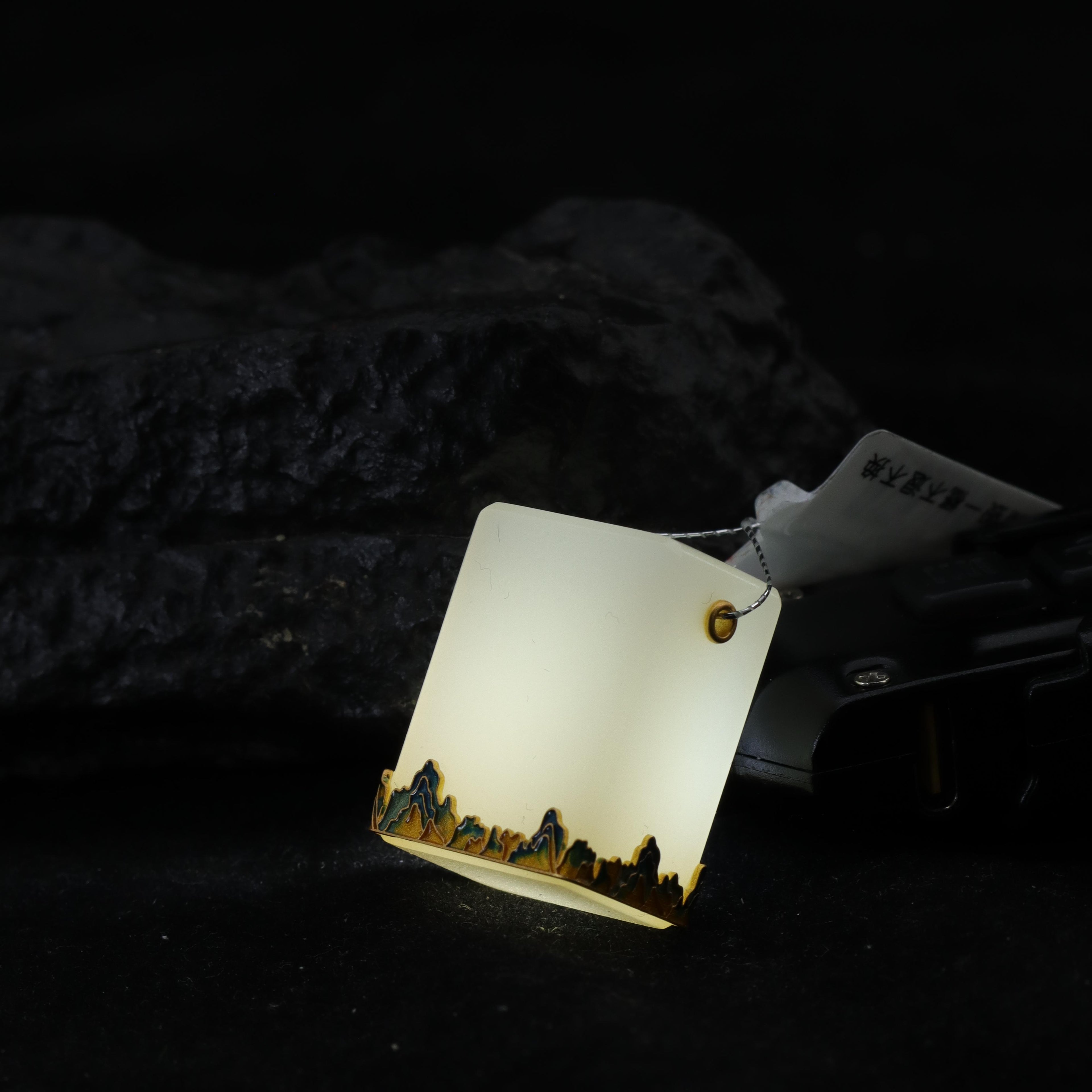 和田玉方形白玉镶金吊坠（16.7g）