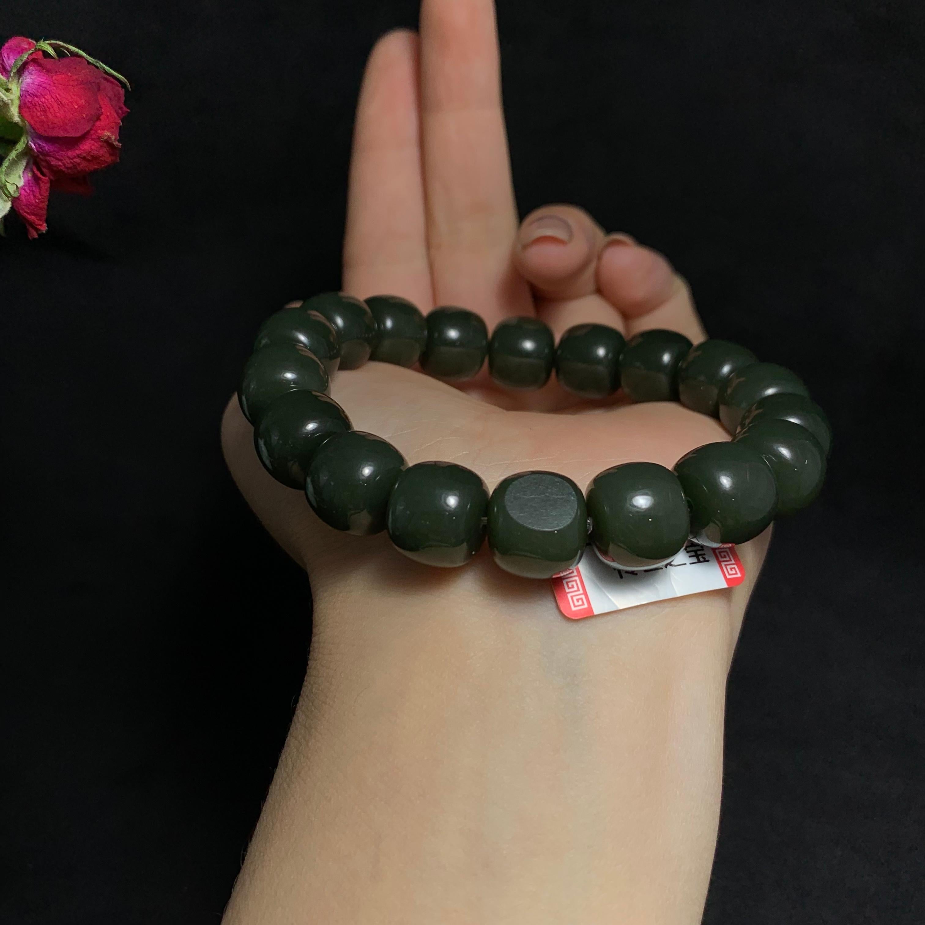 收藏级和田玉籽料沙枣青老型珠手串（67.6g）