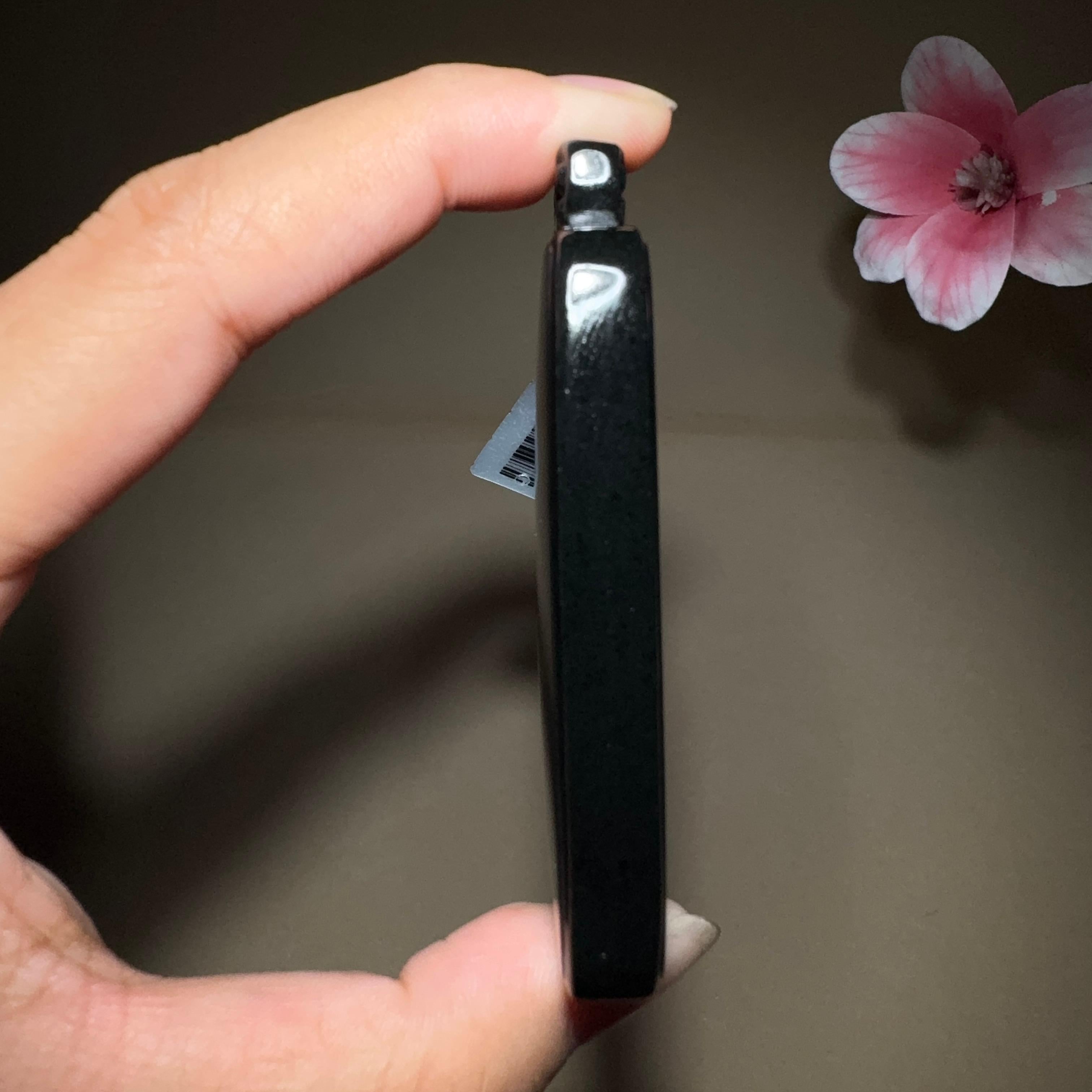 和田玉籽料黑青平安牌（71.9g）