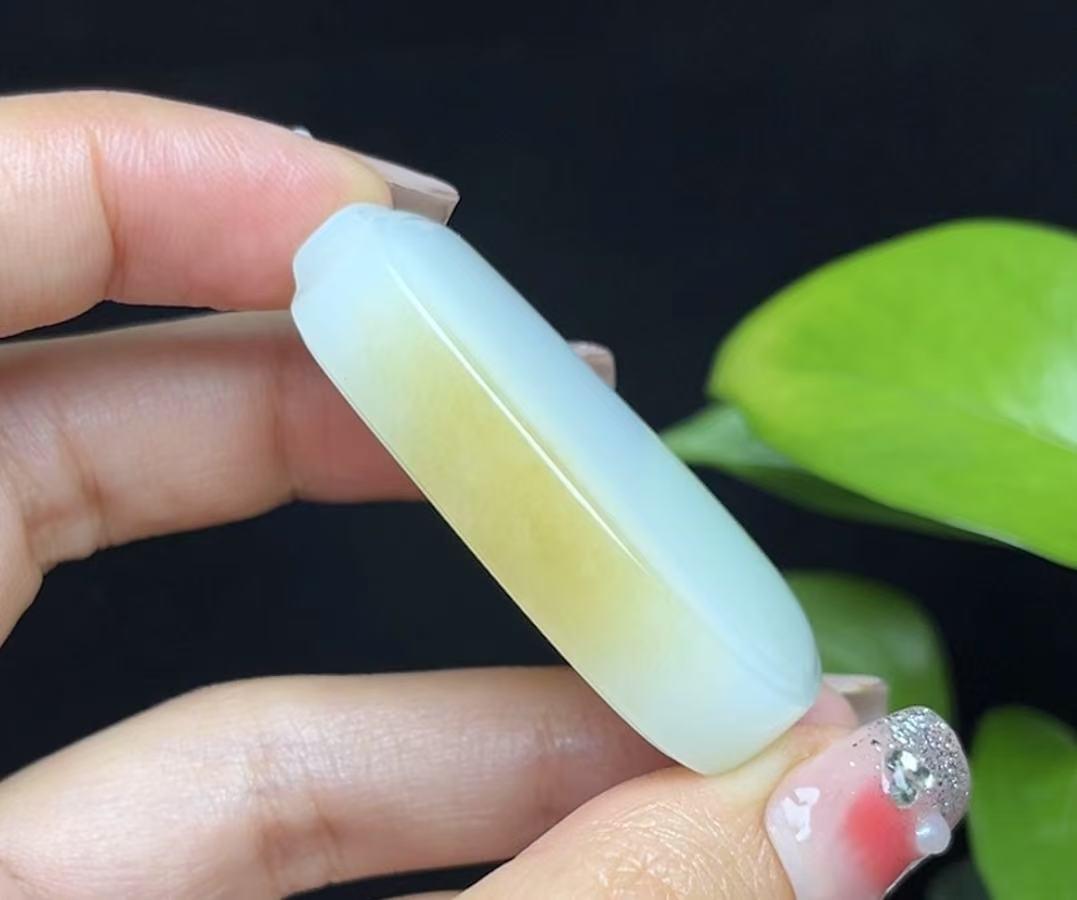 新疆和田玉且末料羊脂玉平安无事牌（37.2g）