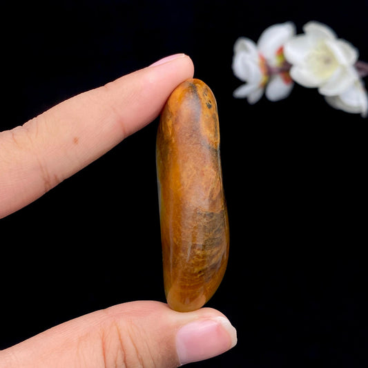 和田玉聚黄皮青花底籽料挂件（37.2g）