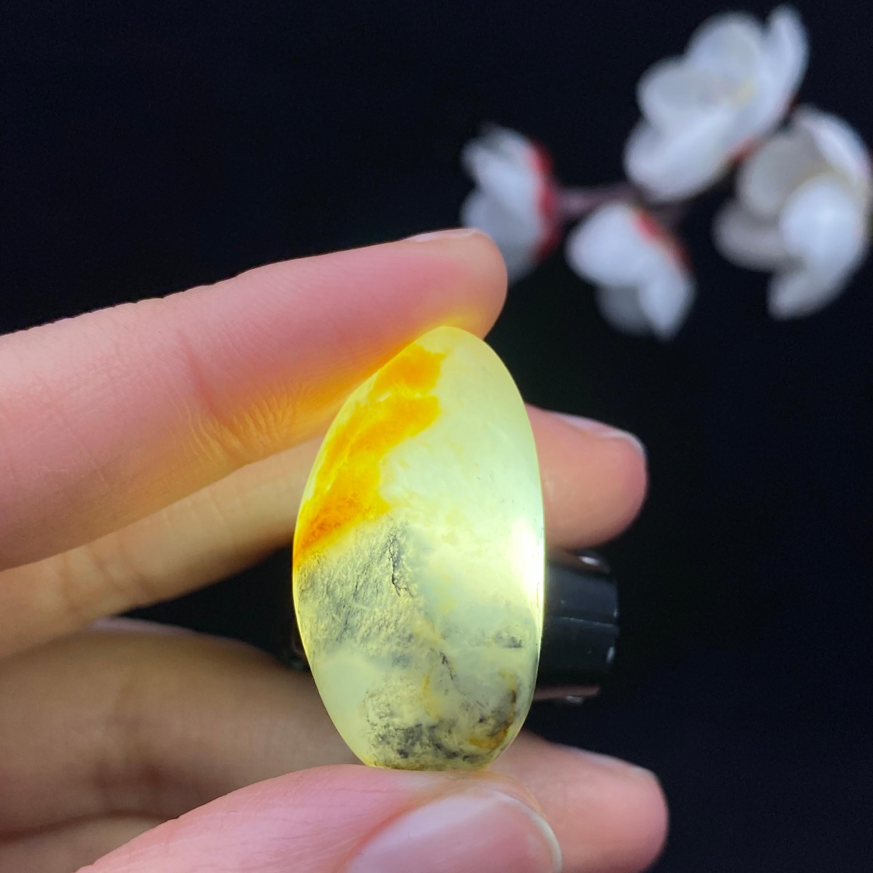 和田玉青花带黄皮籽料（9.3g）