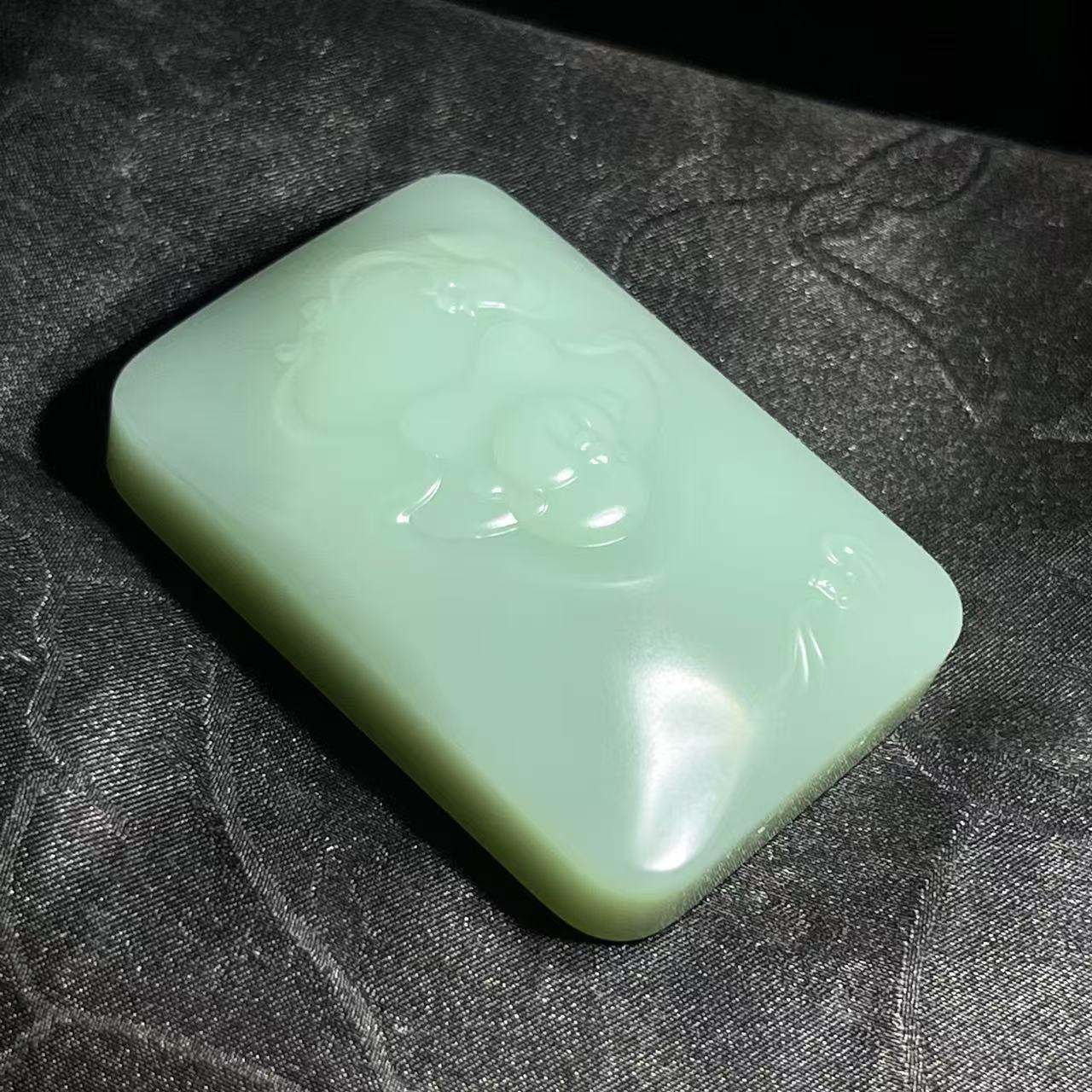 和田玉碧玉粉青佛公牌（45.5g）