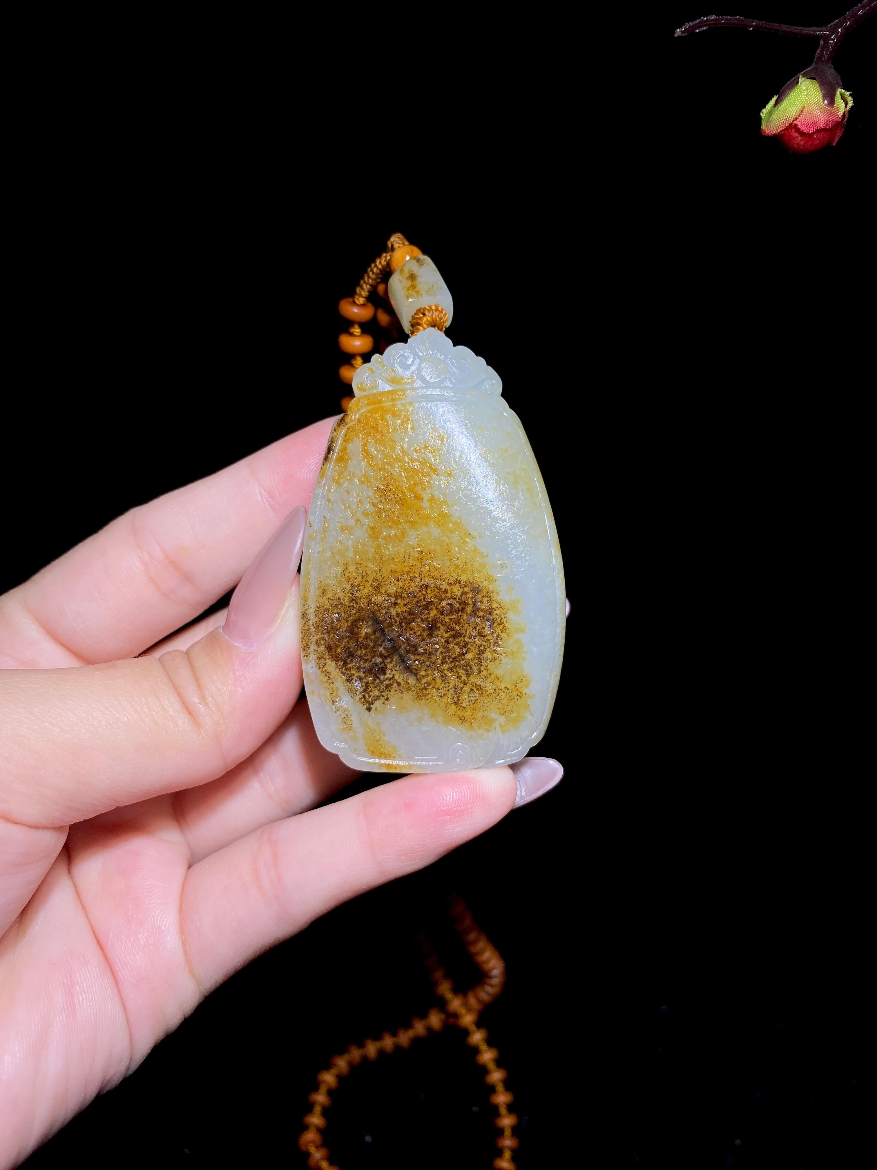 和田玉籽料满皮无事牌（83.2g）