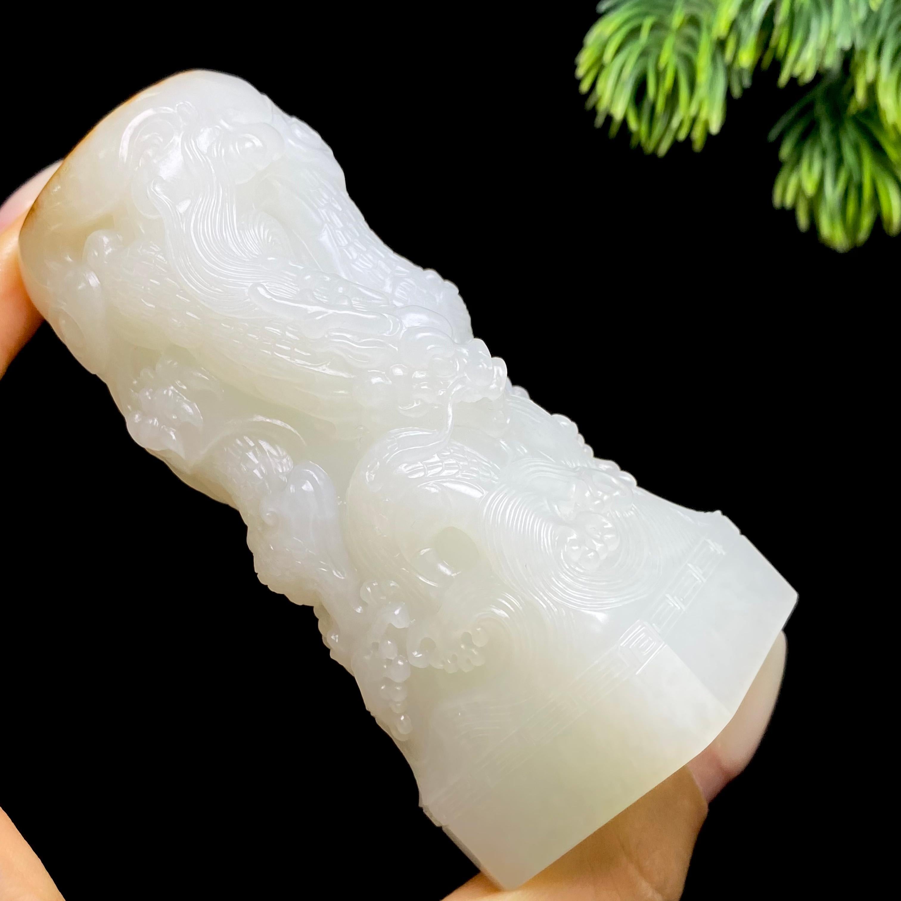和田玉籽料龙行天下印章（299.3g）