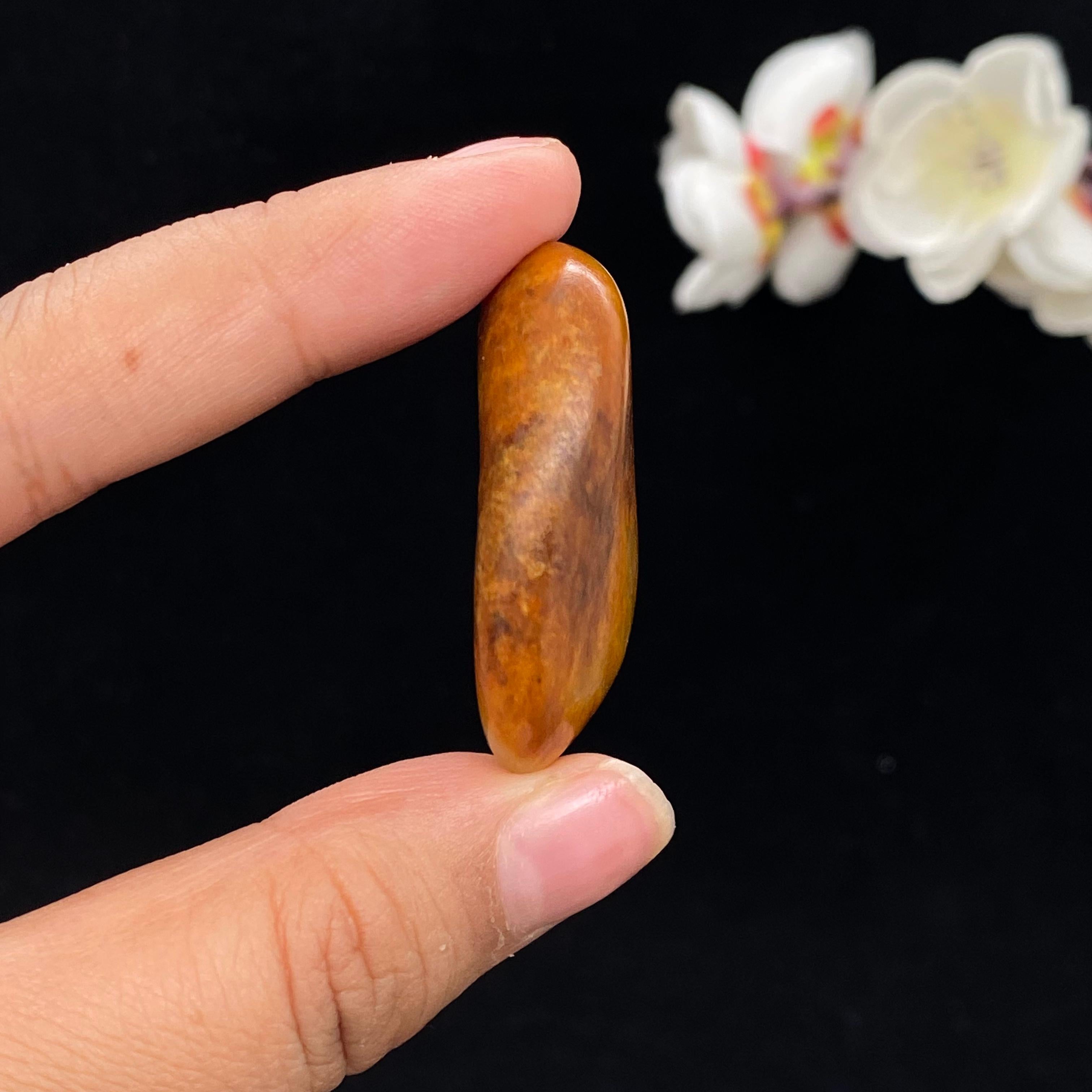 和田玉黄沁皮籽料挂件（21.2g）