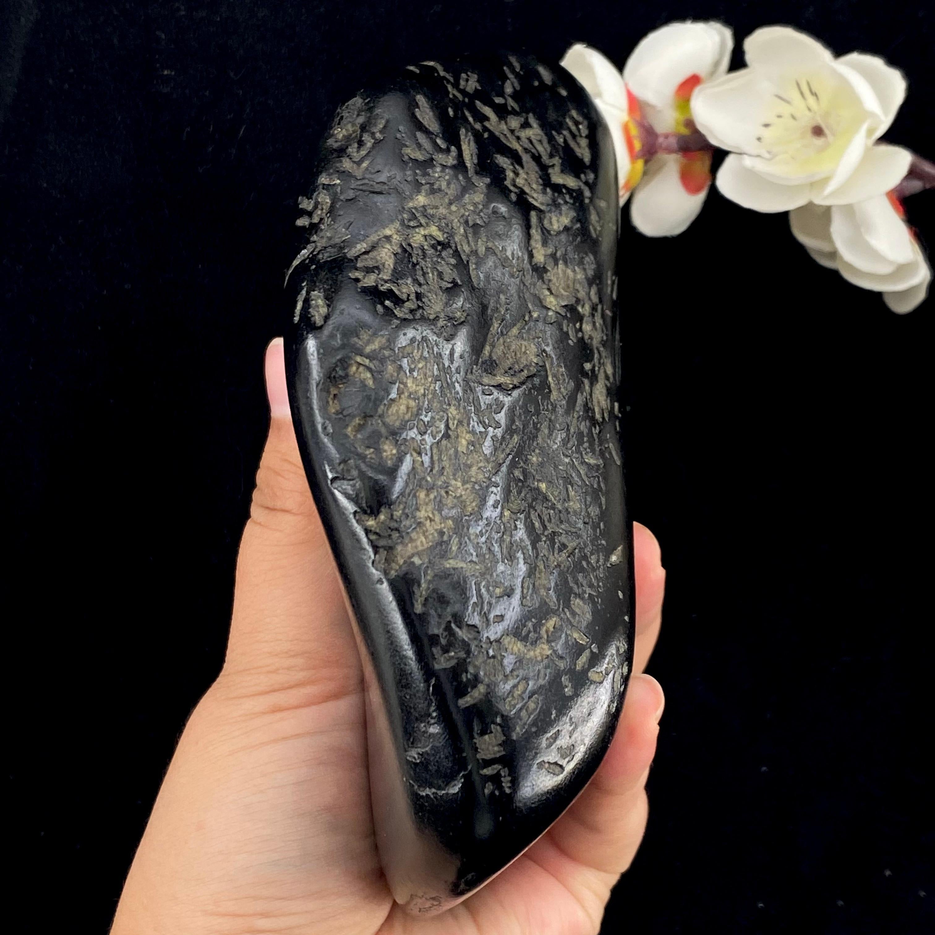 和田玉黑青籽料原石（1248.6g）