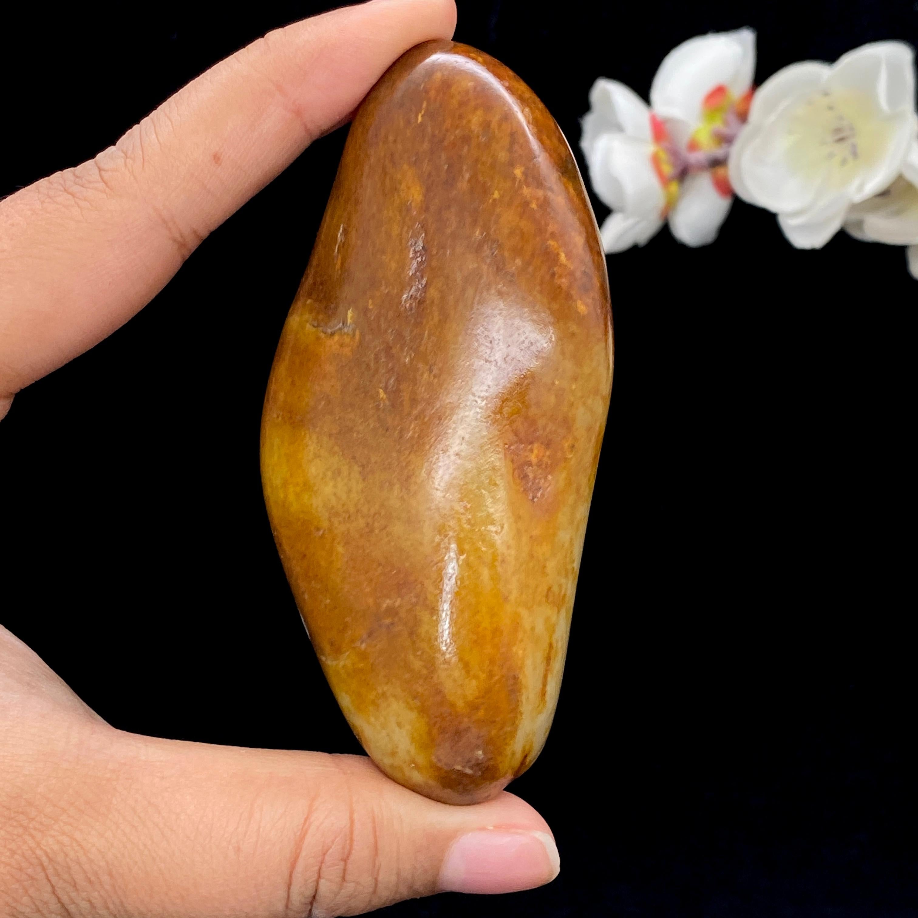 和田玉黄沁皮籽料手把件（167.8g）