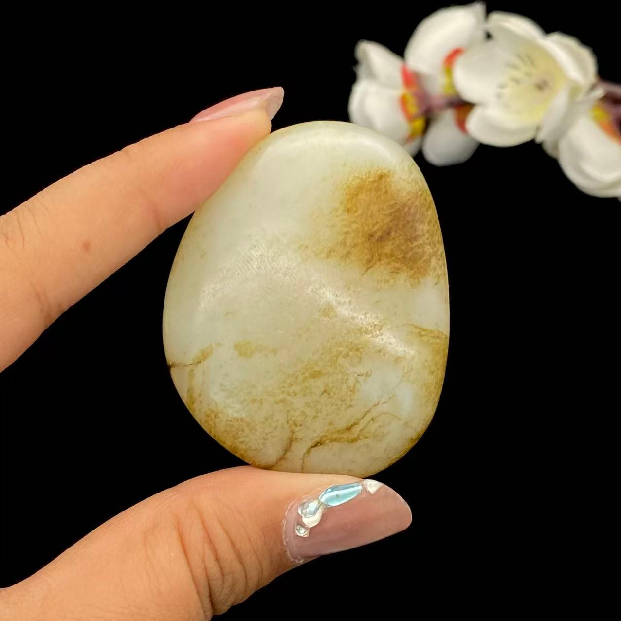 和田玉秋梨皮籽料大挂件（56.5g）