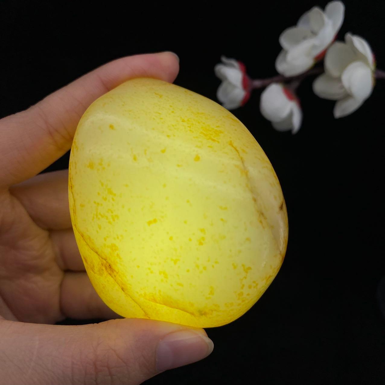 和田玉洒红皮籽料手把件（164g）