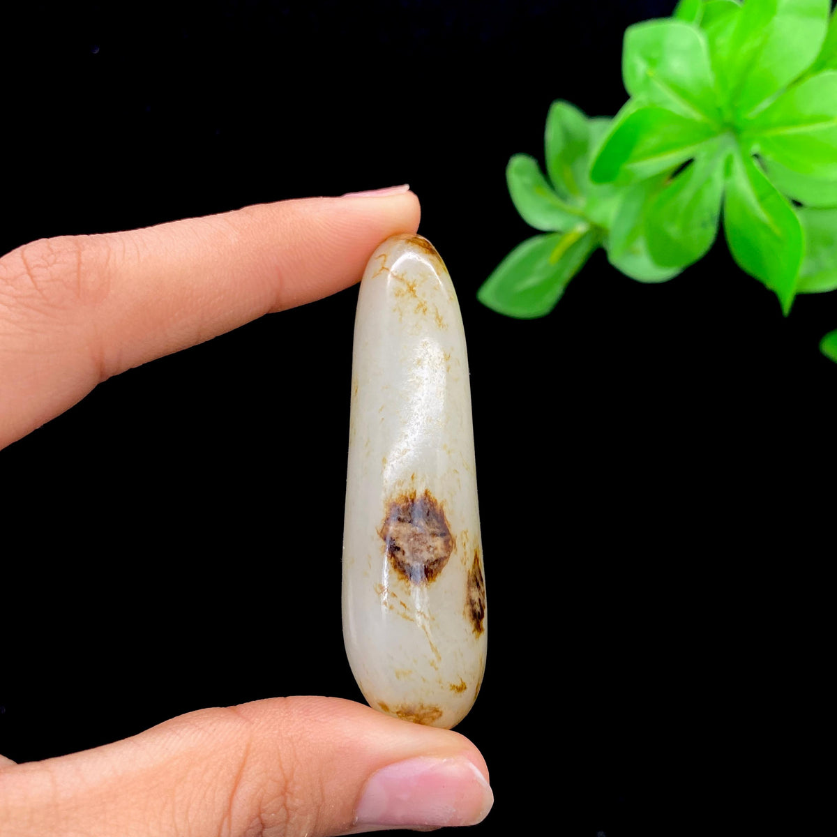 和田玉秋梨皮籽料手把件（61.8g）