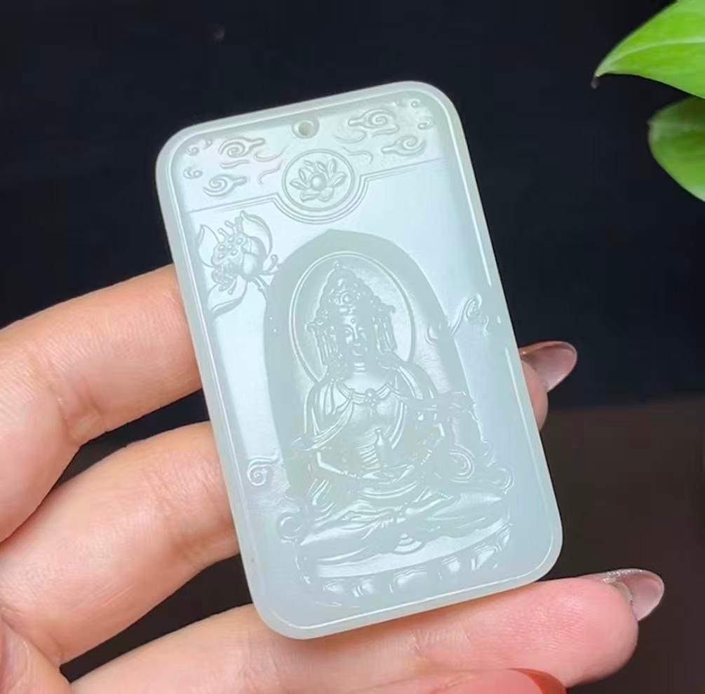 新疆和田玉且末料观音（60.1g）