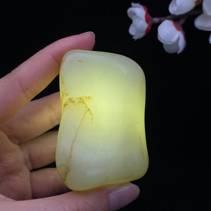 和田玉洒金皮籽料原石（138.3g）