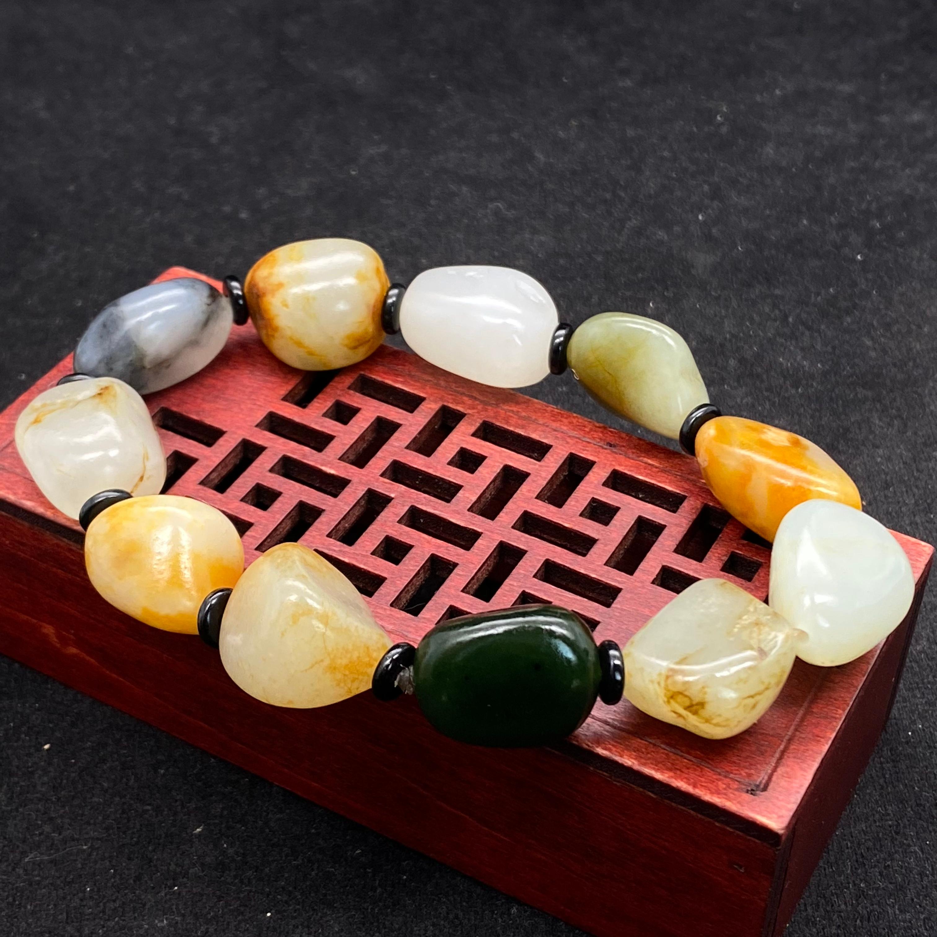 和田玉【精品多宝手串】（54.7g） – 厚德载玉