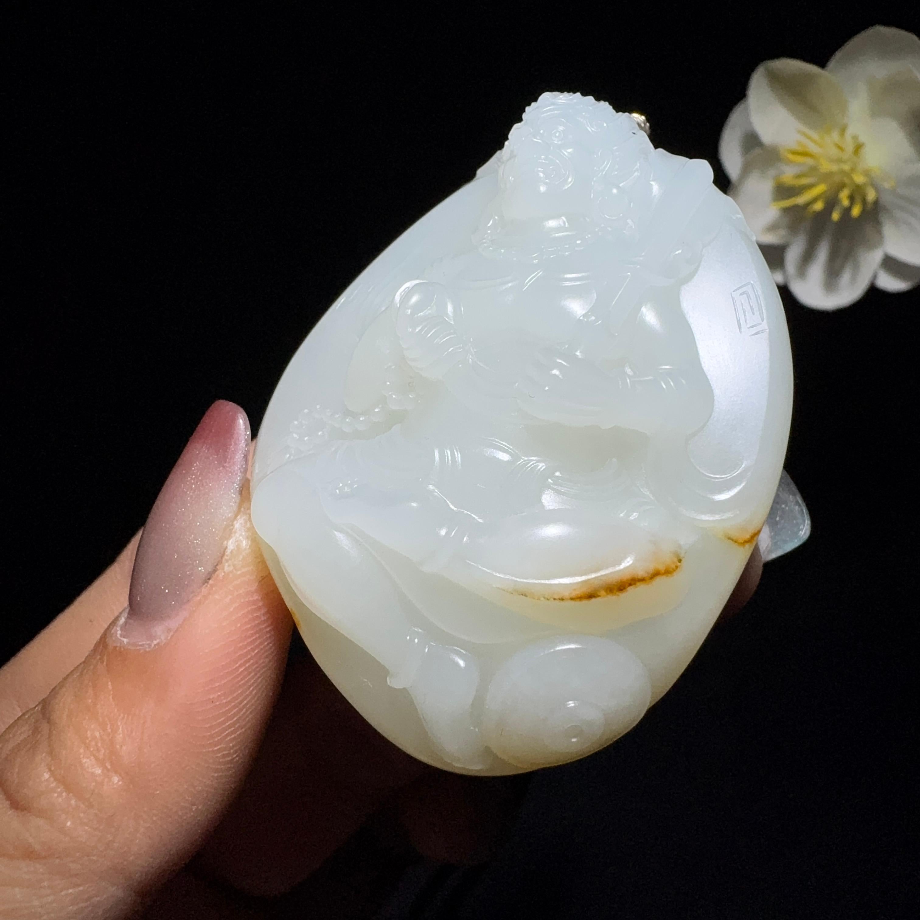 和田玉籽料不动明王菩萨挂件（72.6g）